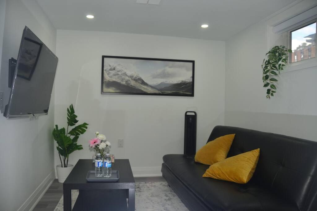 Apartment Entire Basement - 5 Guests 2 Bedrooms 3 Beds