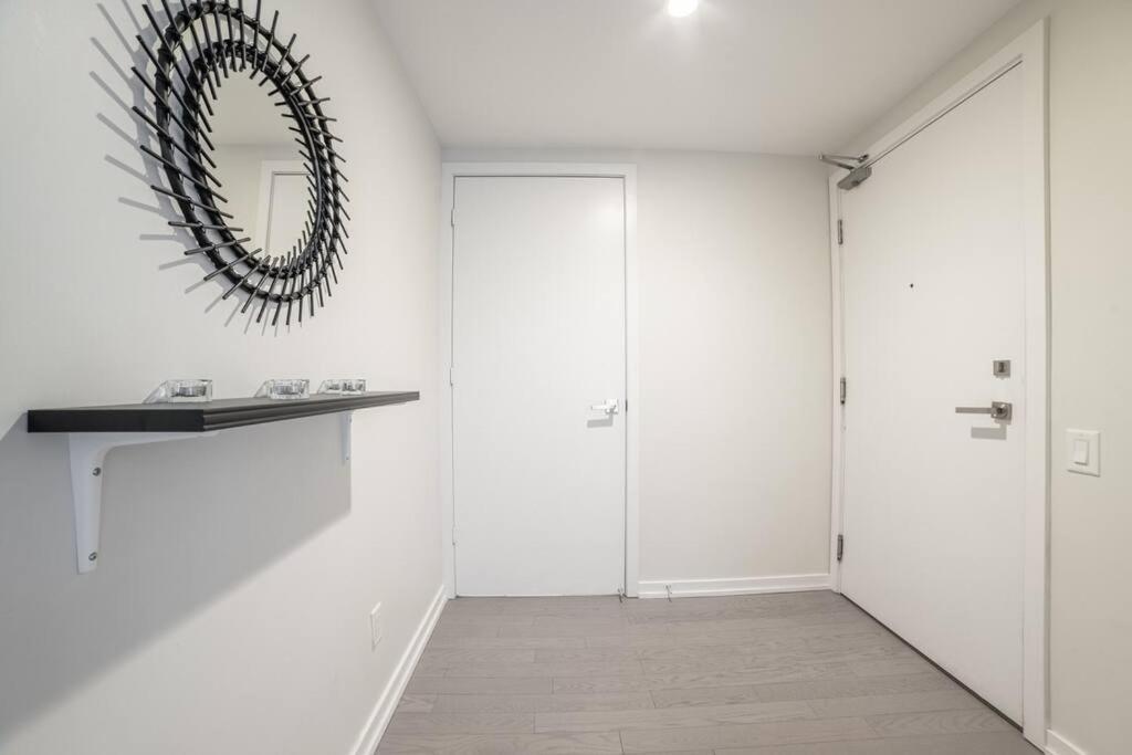 Luxury Downtown Oasis 2 Beds +free Parking Apartment