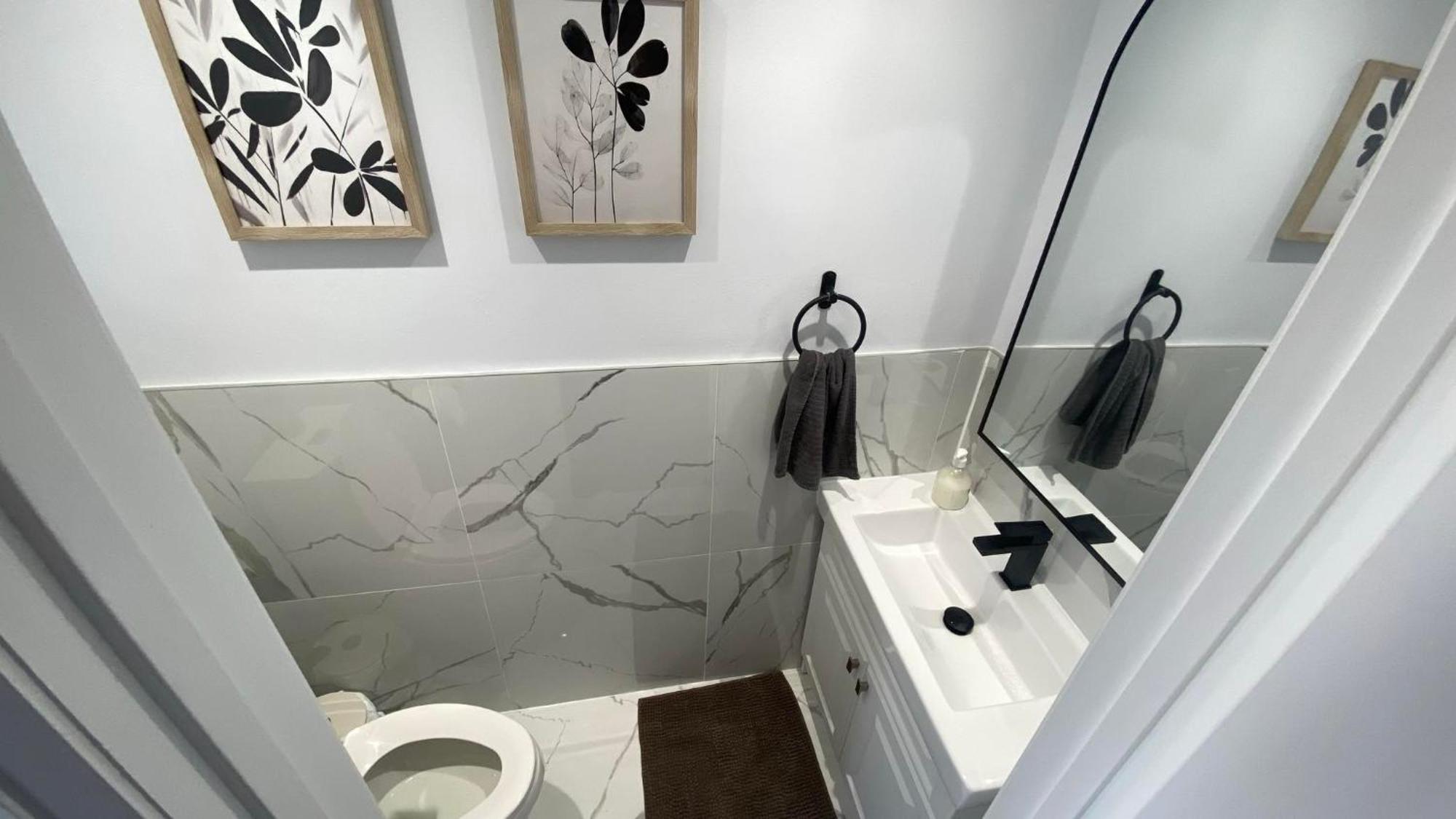 Apartment Spectacular 3 Bedroom 2 Wr House - Close To Airport
