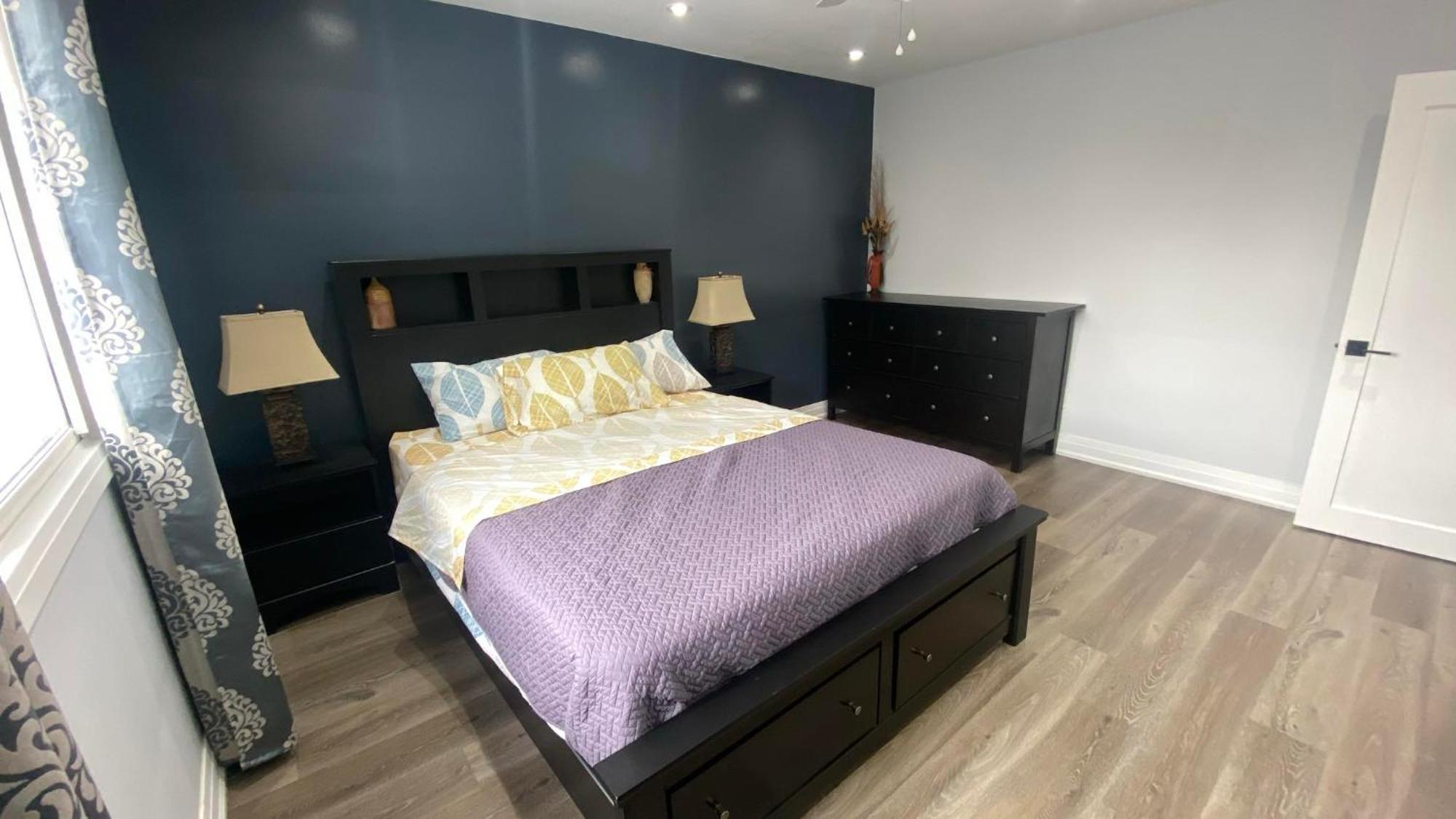 Apartment Spectacular 3 Bedroom 2 Wr House - Close To Airport *
