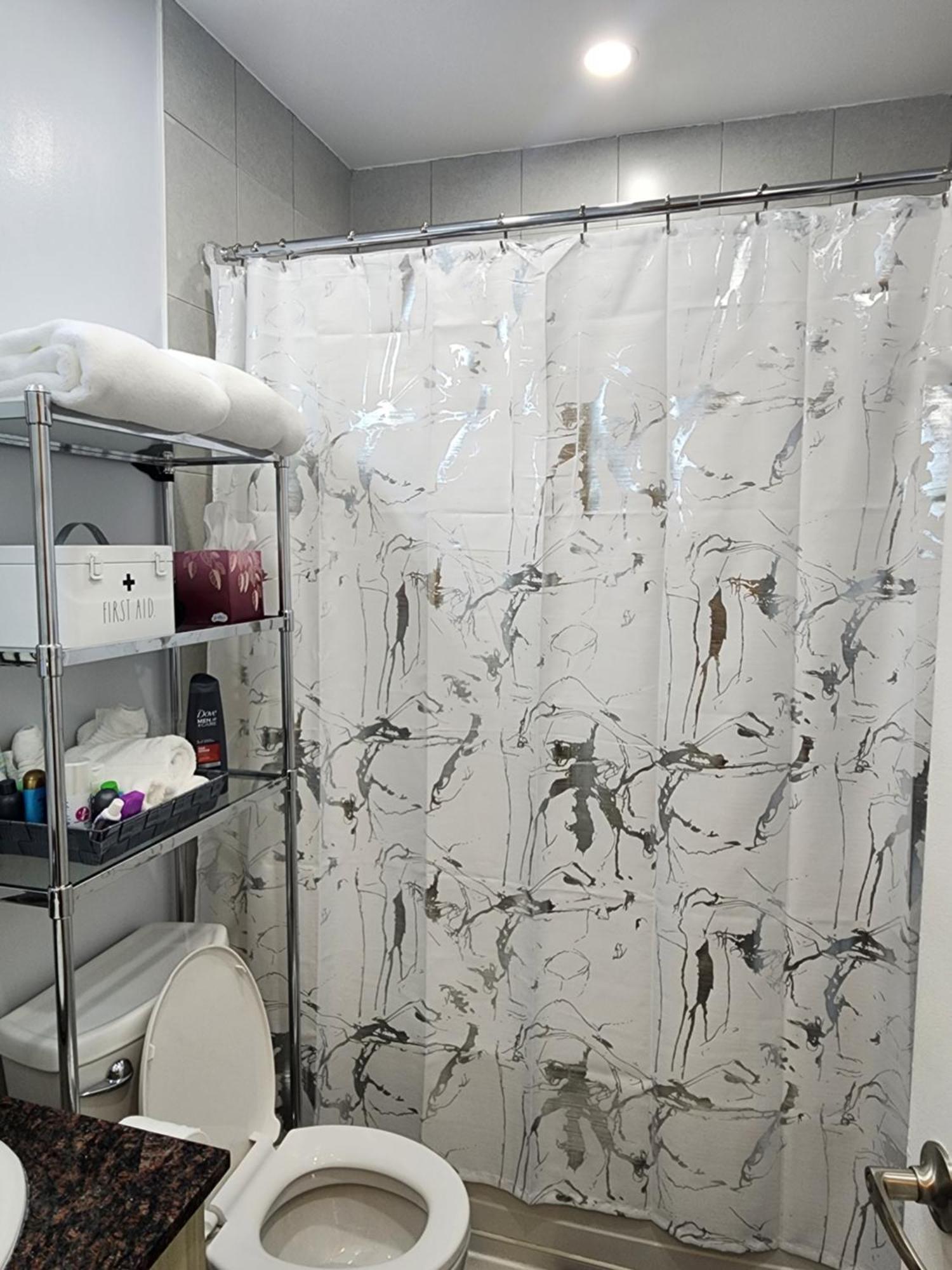 Beautiful Townhouse Near Yorkdale Mall, Wilson Subway * Toronto