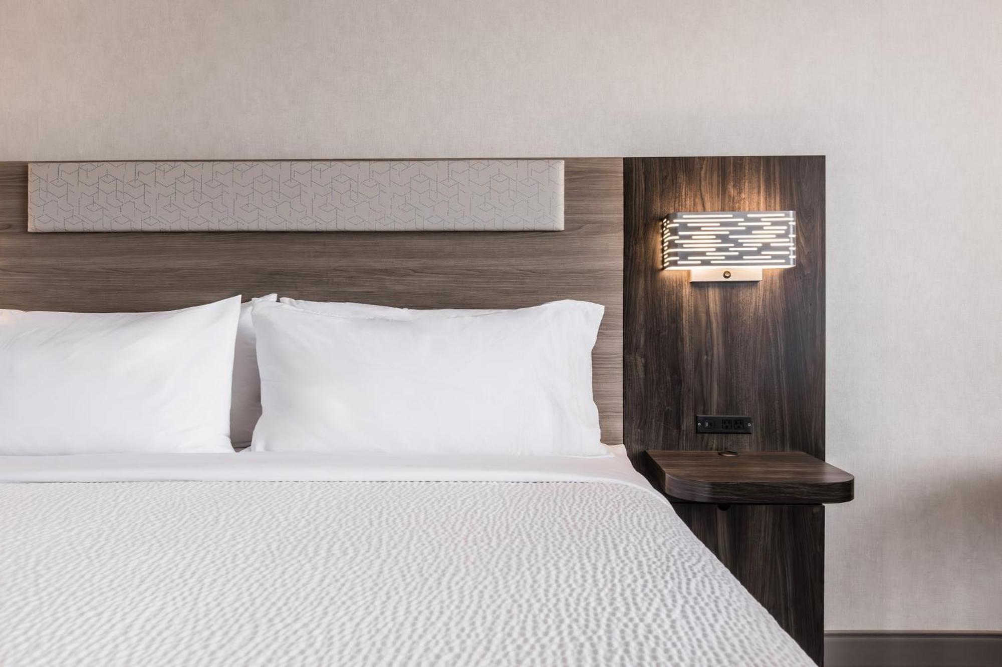 Express Toronto-north York By Ihg Hotel