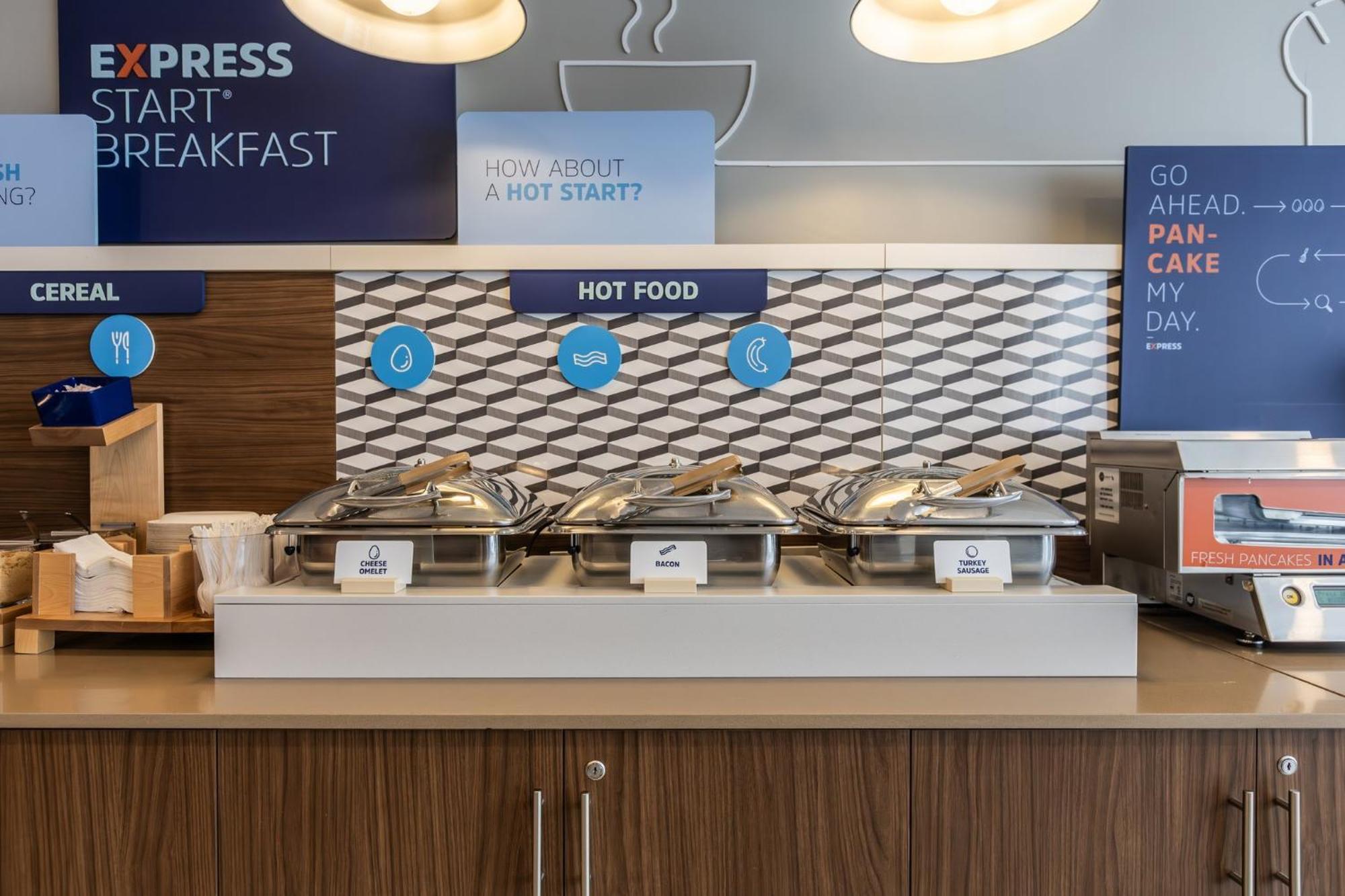 Hotel Express Toronto-north York By Ihg