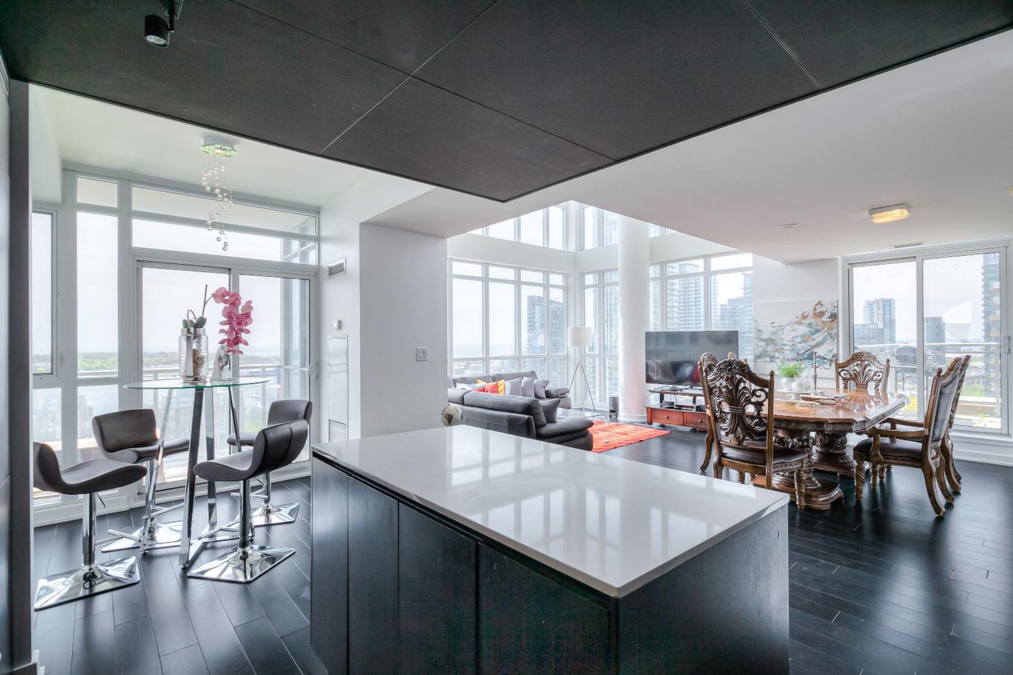 Luxury Executive Toronto Downtown Suites