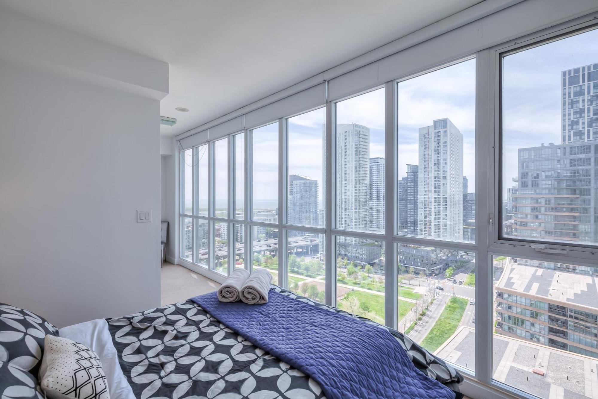 Luxury Executive Toronto Downtown Suites *