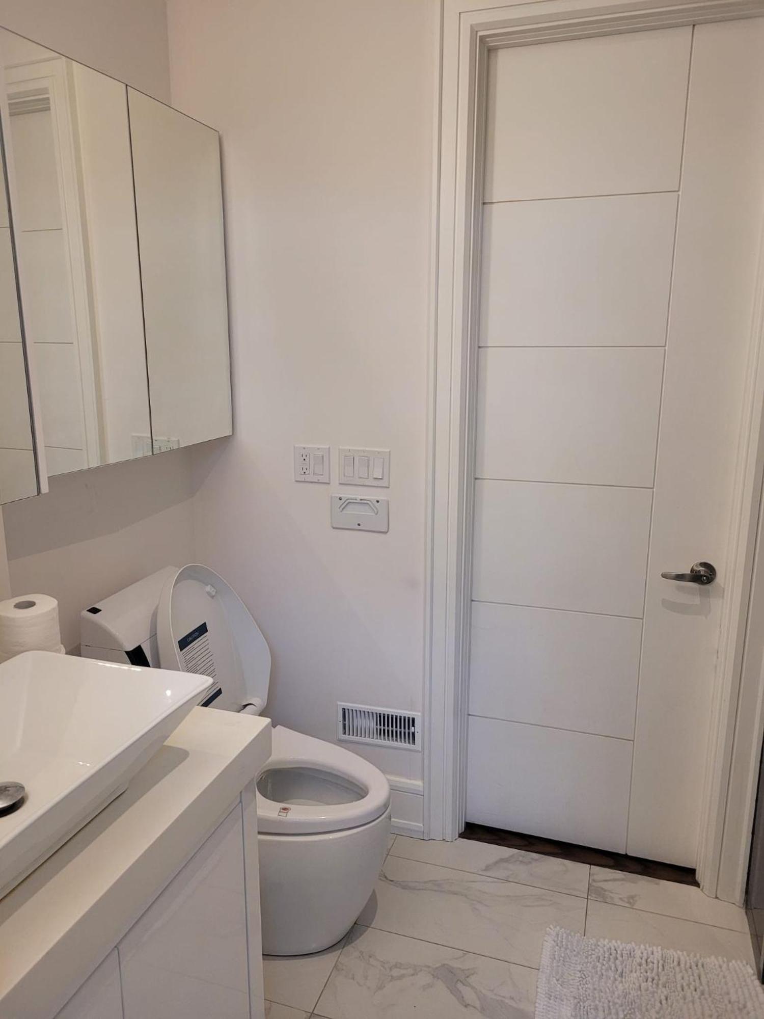 Modern House Homestay Toronto