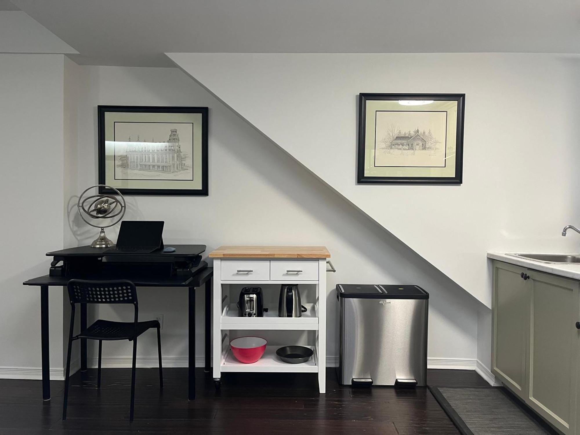 Bright, Private, Peaceful With Retail Conveniences Steps Away Apartment *