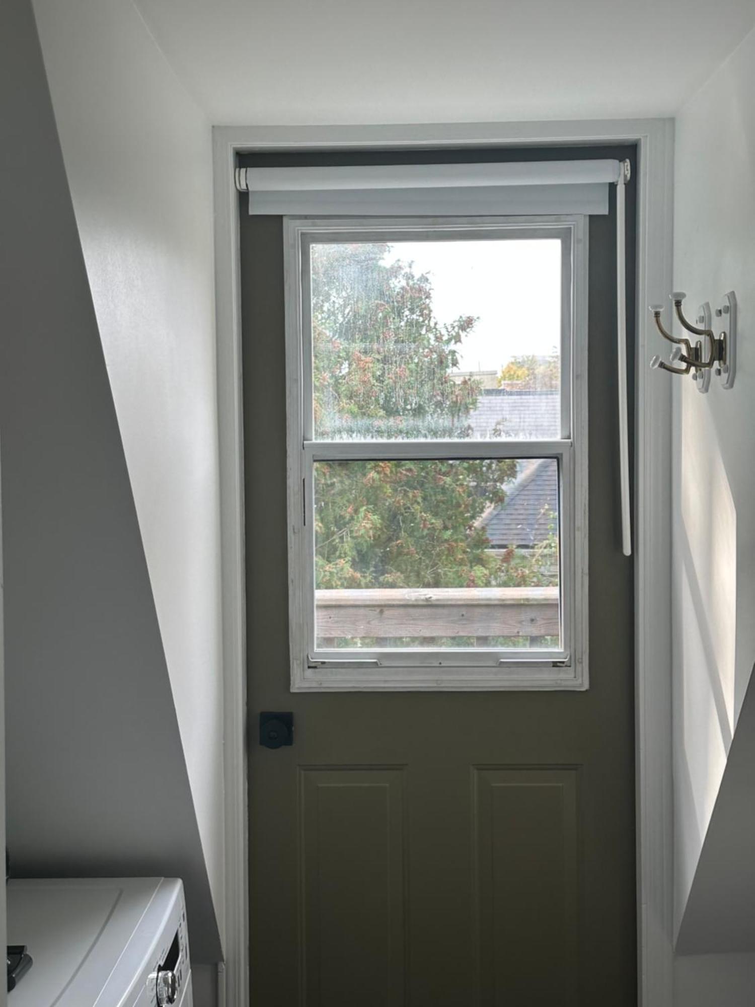 Apartment Bright, Private, Peaceful With Retail Conveniences Steps Away
