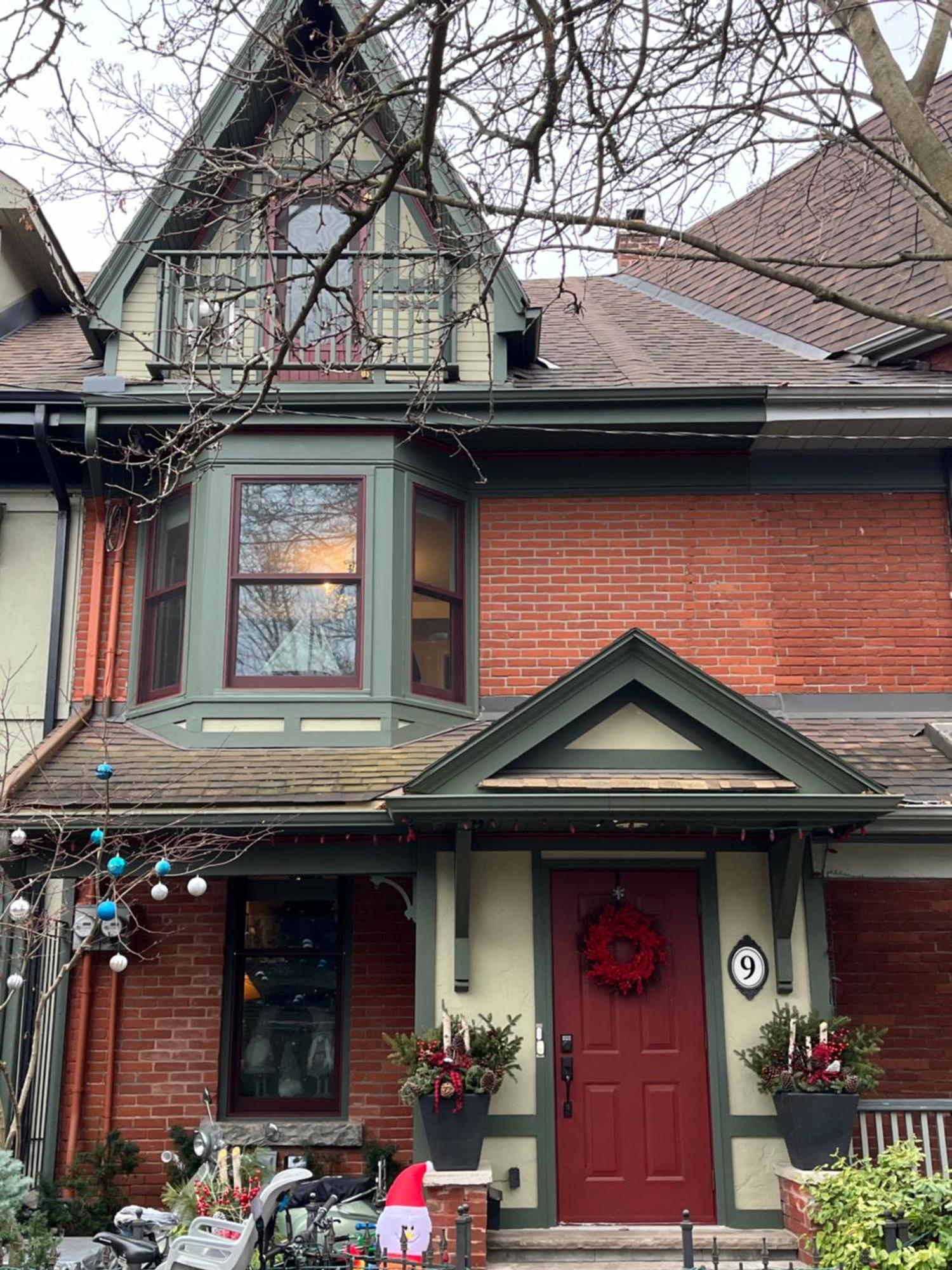Bright, Private, Peaceful With Retail Conveniences Steps Away