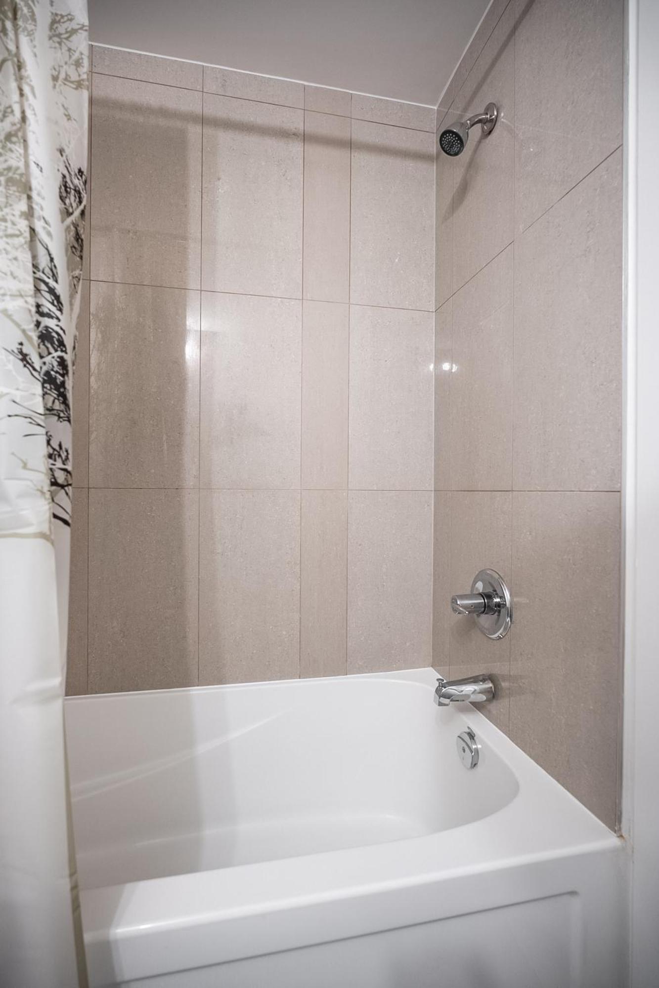 Modern Dunfield Ave By Globalstay