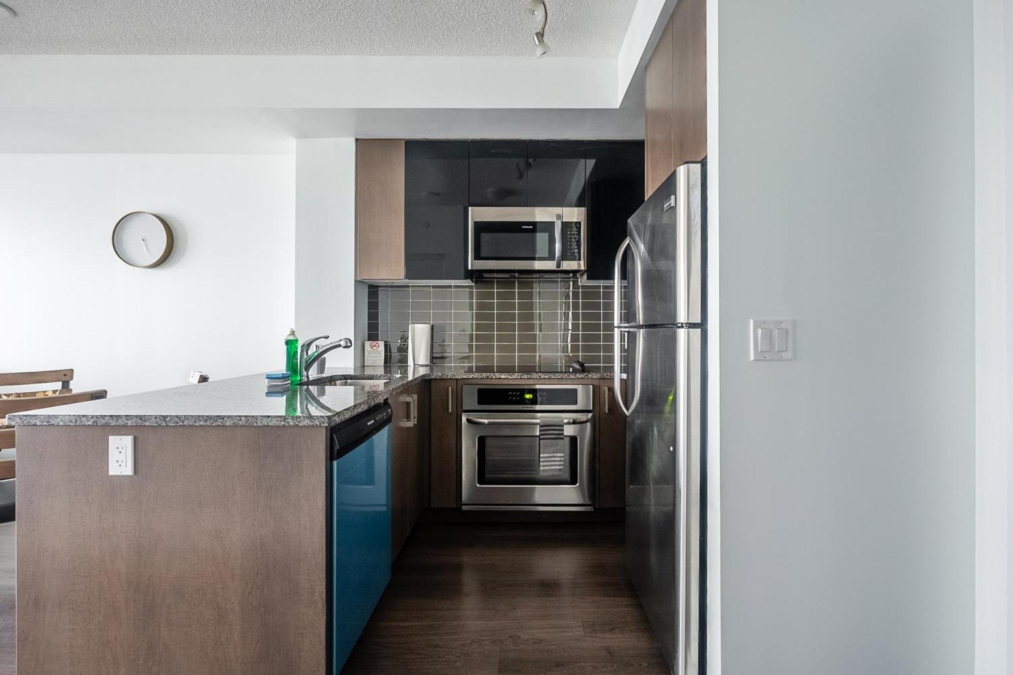 Modern Dunfield Ave By Globalstay