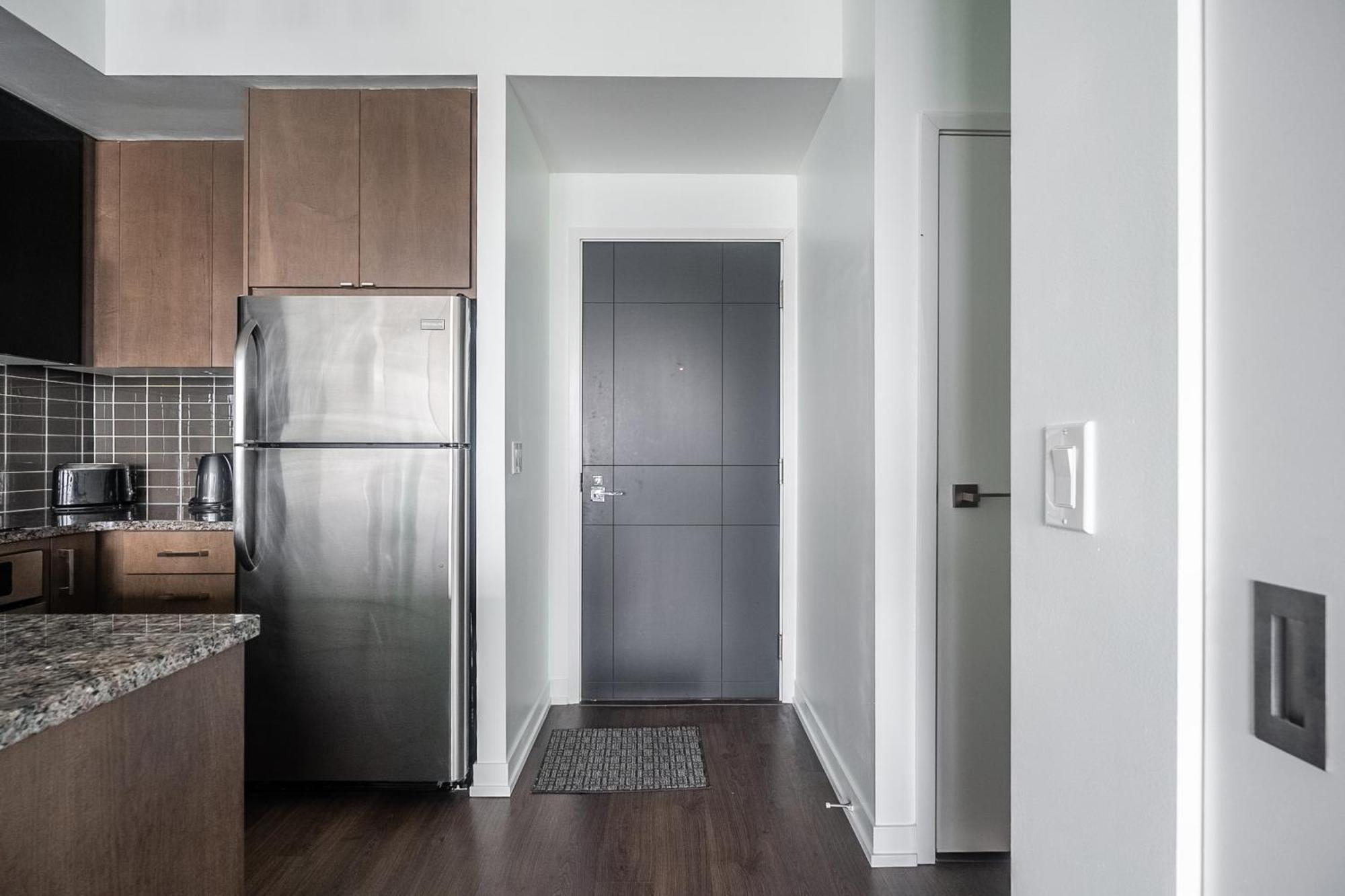Modern Dunfield Ave By Globalstay Apartment
