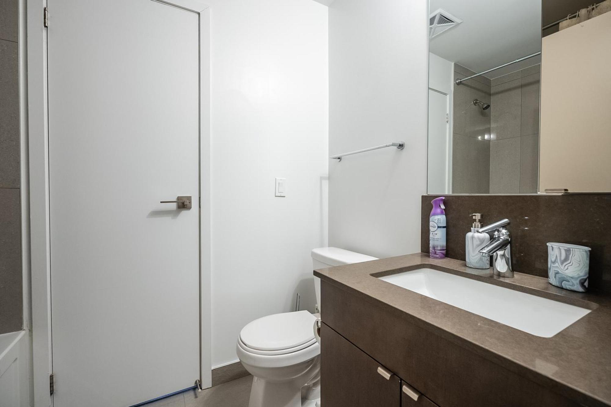 Apartment Modern Dunfield Ave By Globalstay Toronto