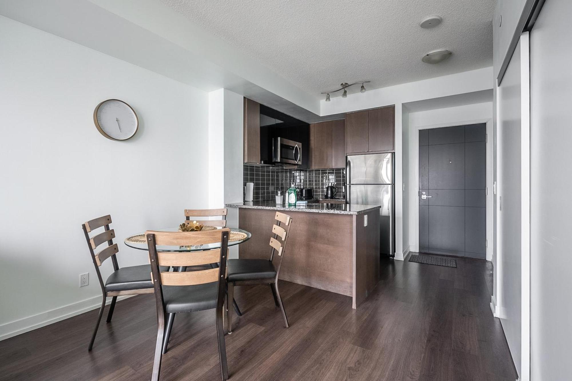 Modern Dunfield Ave By Globalstay * Toronto