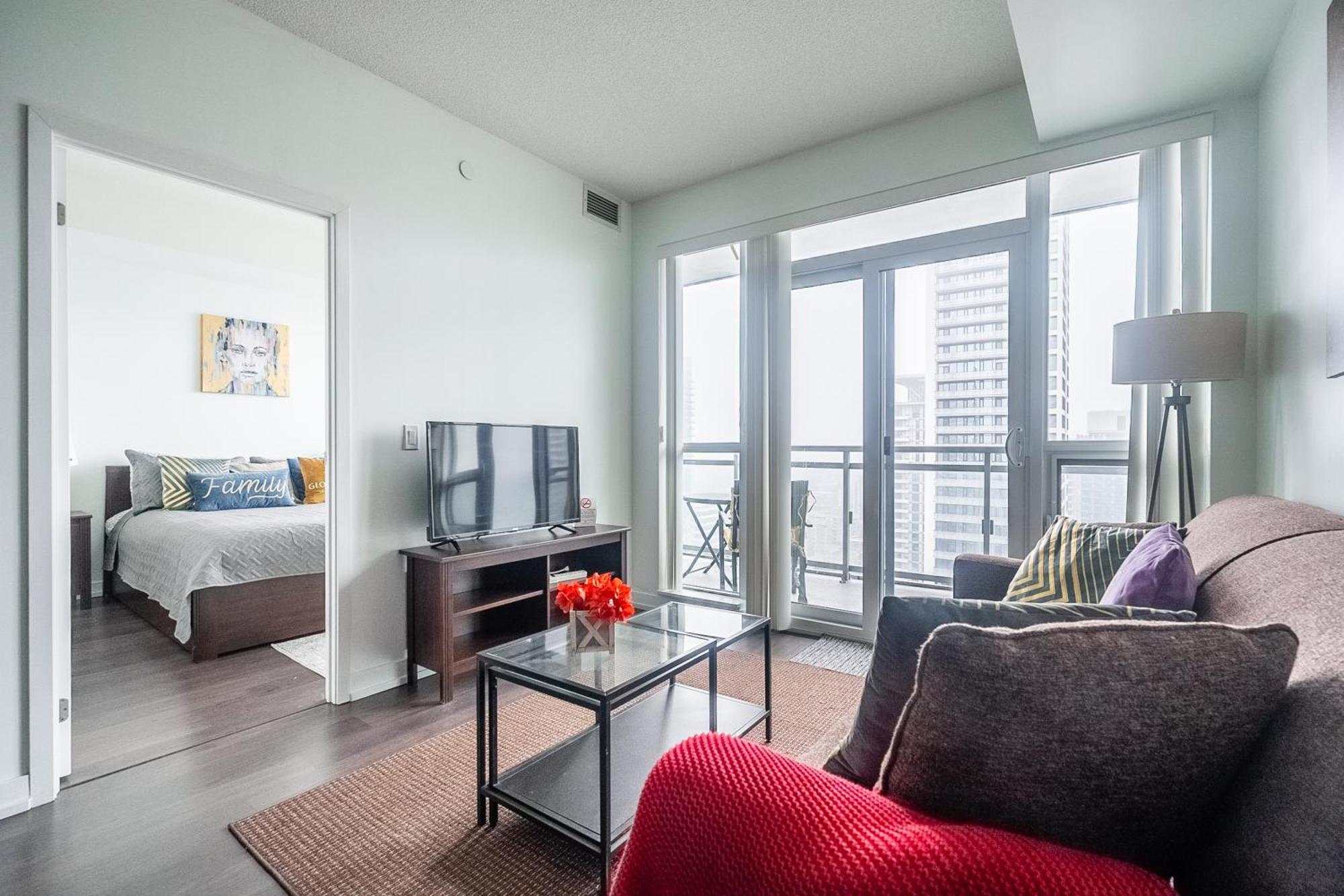 Modern Dunfield Ave By Globalstay * Toronto
