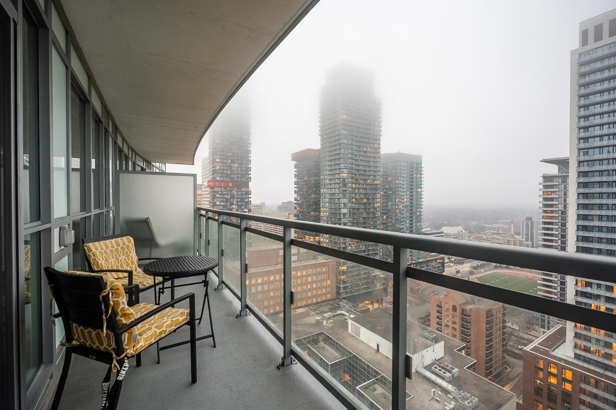 Apartment Modern Dunfield Ave By Globalstay Toronto