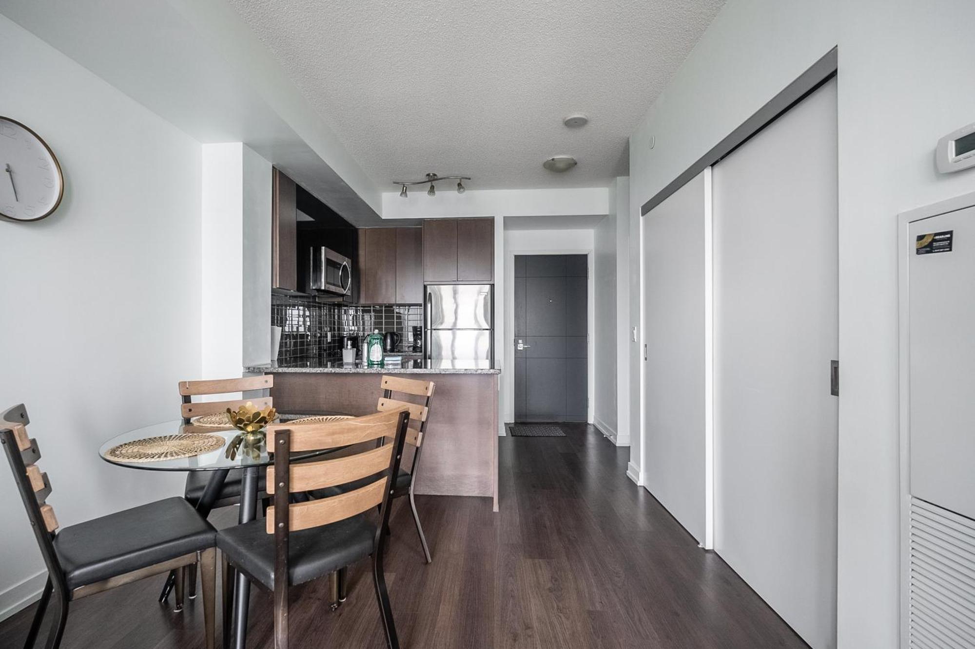 Apartment Modern Dunfield Ave By Globalstay Toronto