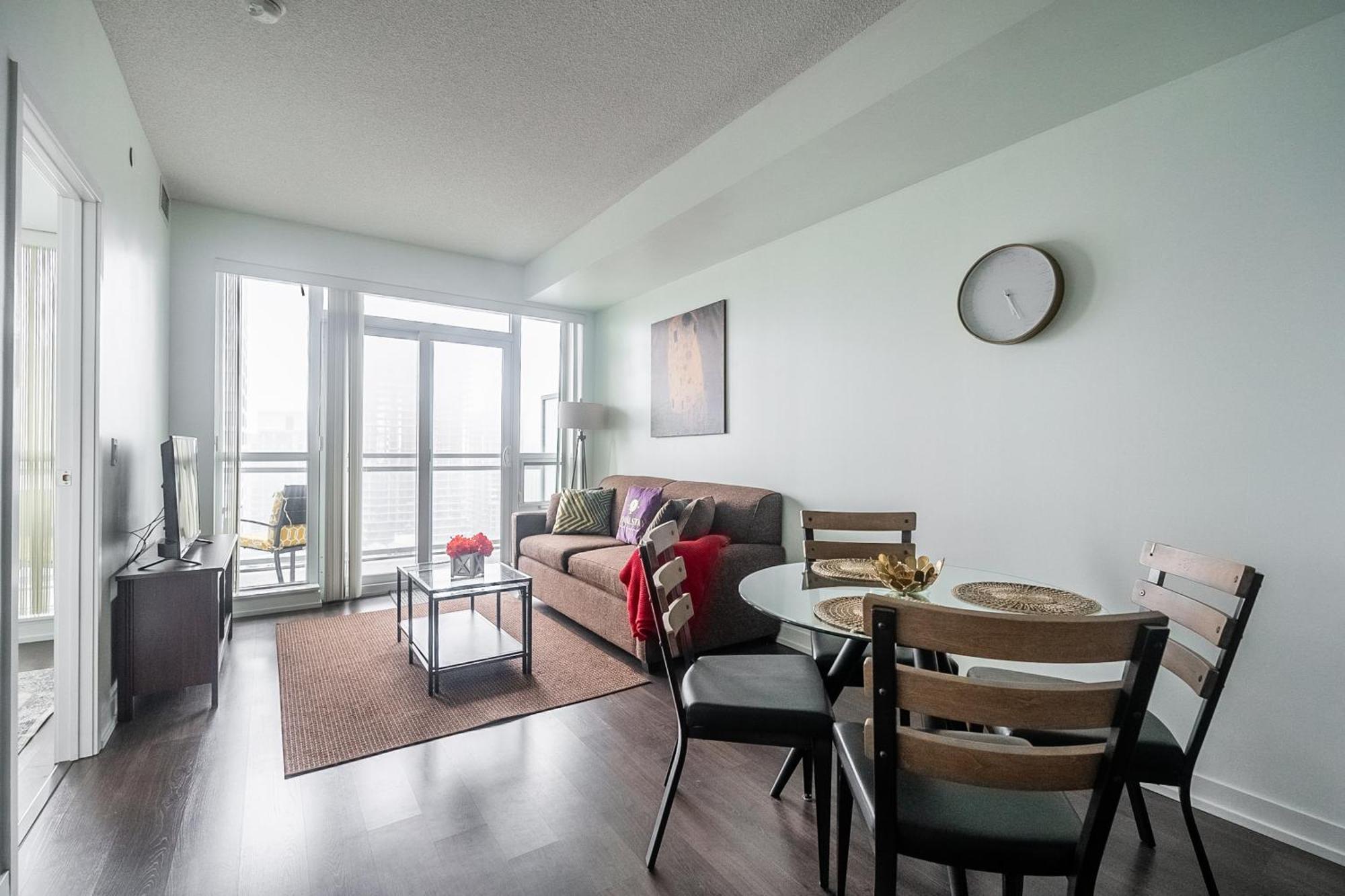 Modern Dunfield Ave By Globalstay