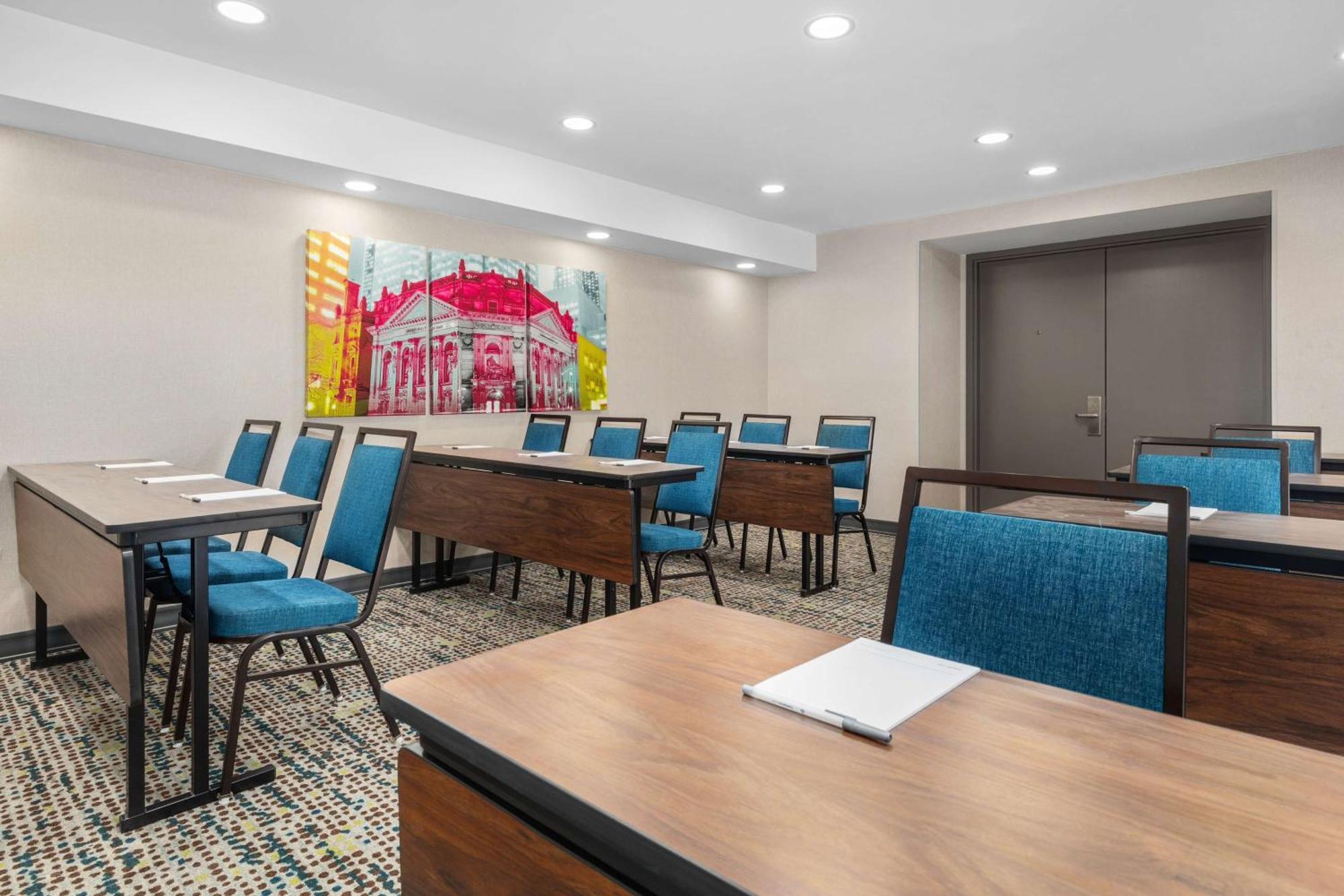 Hampton & By Hilton Downtown 3* Toronto