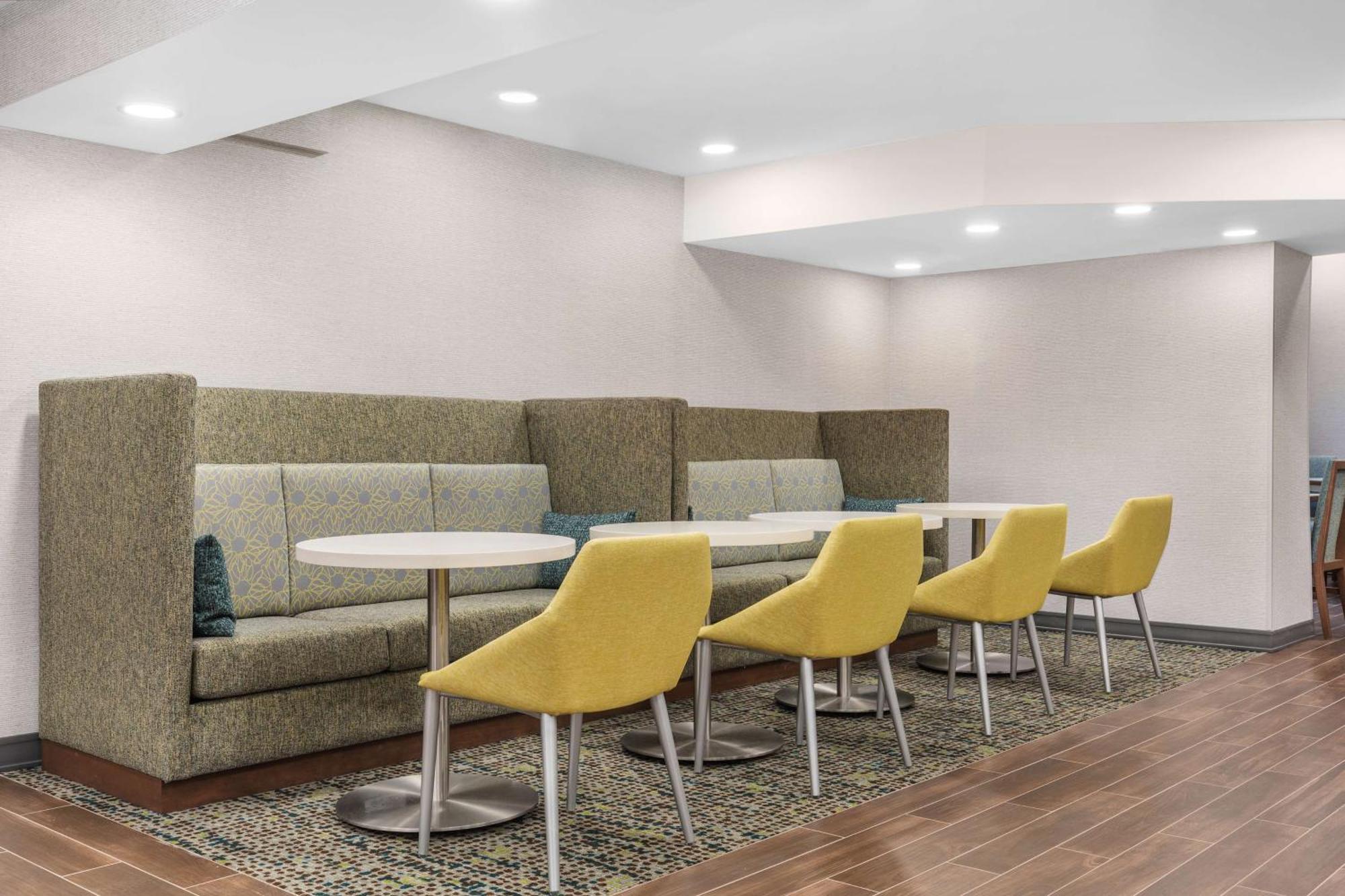Hampton & By Hilton Downtown Hotel
