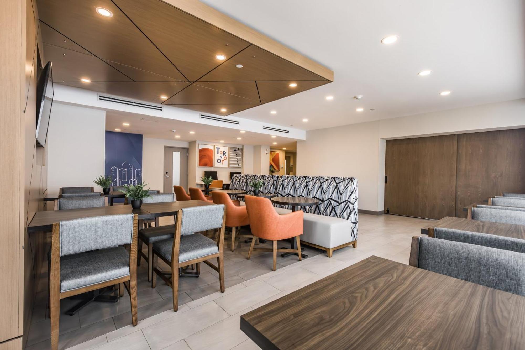 Hotel Express Toronto-north York By Ihg