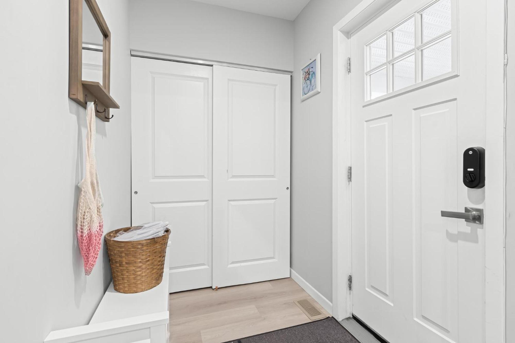 Homestay Private Cozy Bedroom Wi-fi Workspace Toronto