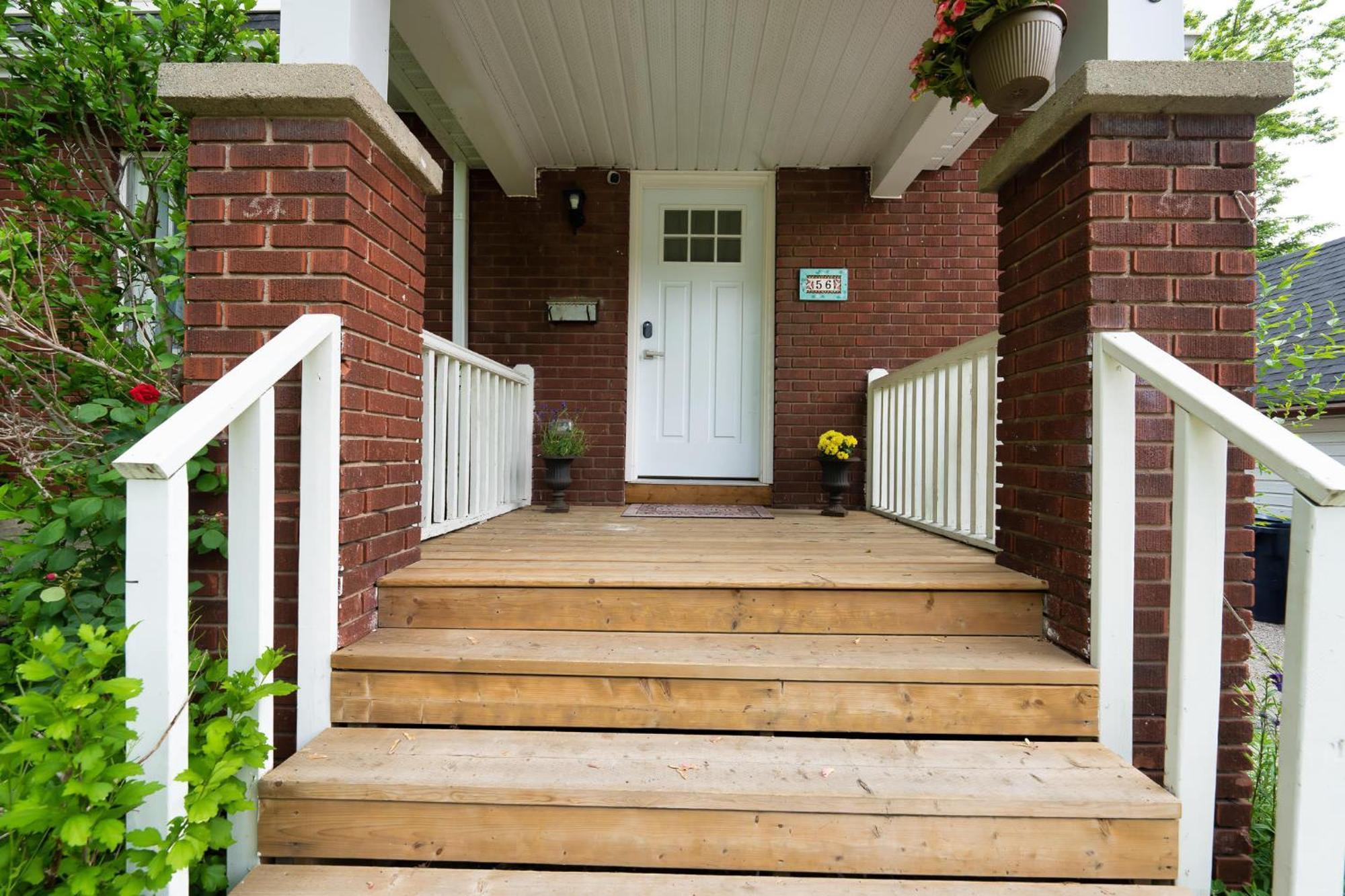 Homestay Private Cozy Bedroom Wi-fi Workspace Toronto