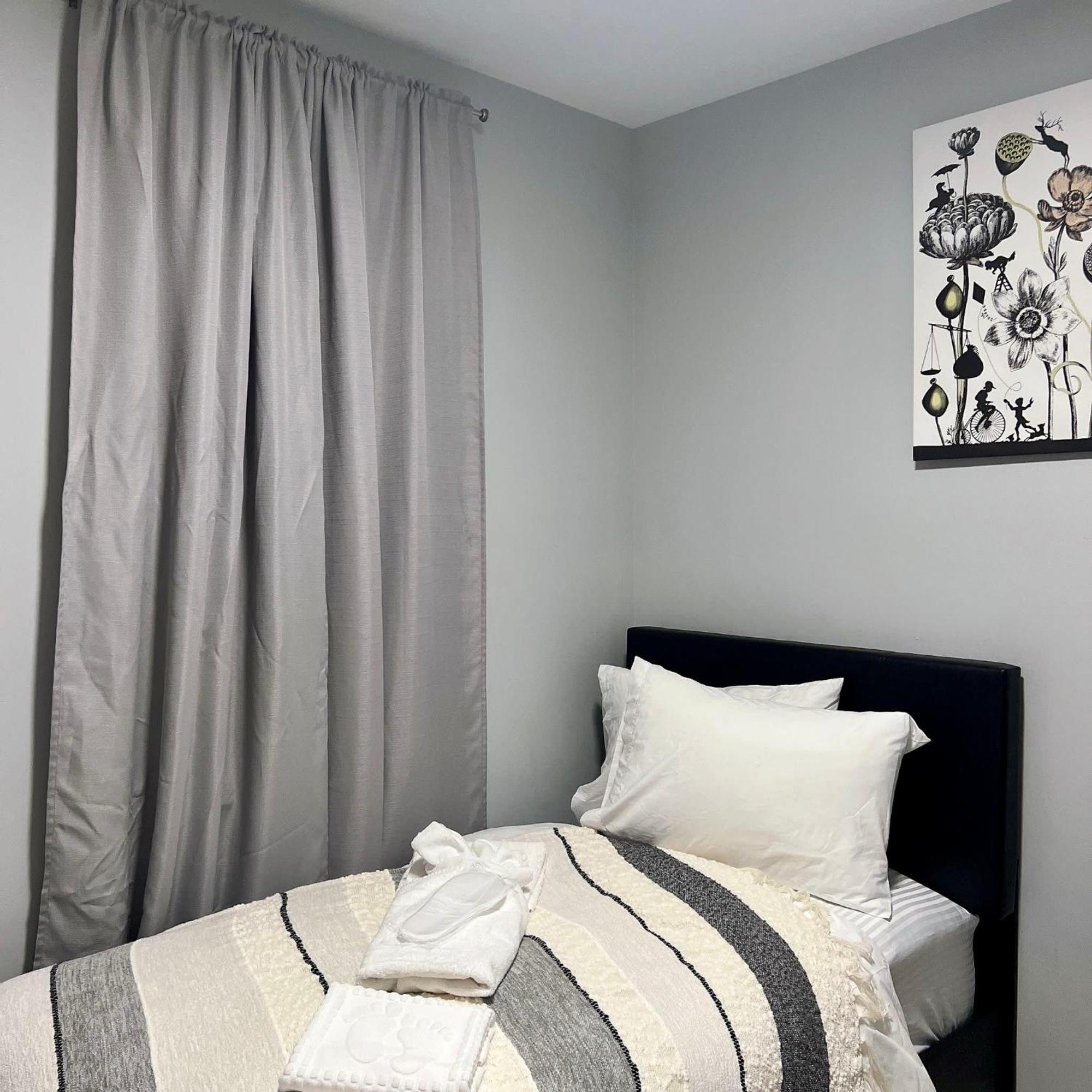 Homestay Private Cozy Bedroom Wi-fi Workspace