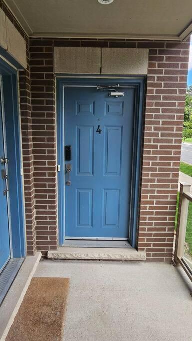 Entire 2 Bedroom Townhouse In Toronto! Apartment Toronto