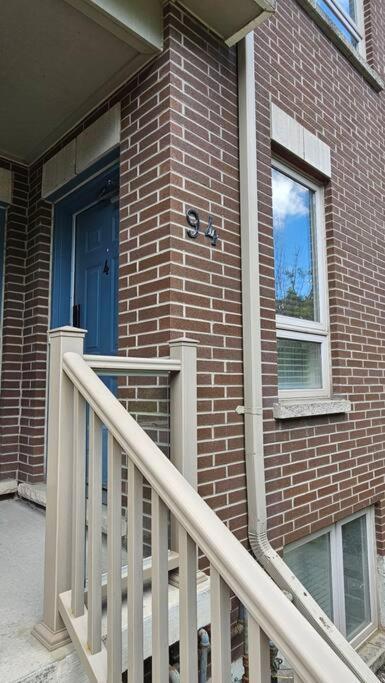 Entire 2 Bedroom Townhouse In Toronto! Toronto