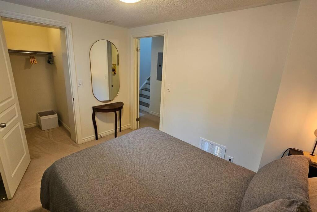 Entire 2 Bedroom Townhouse In Toronto! Toronto