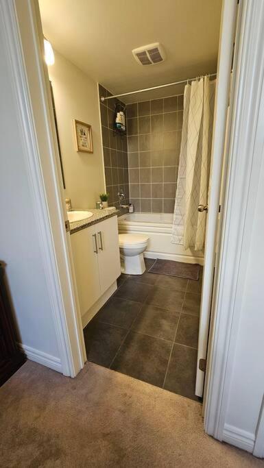 Apartment Entire 2 Bedroom Townhouse In Toronto! *