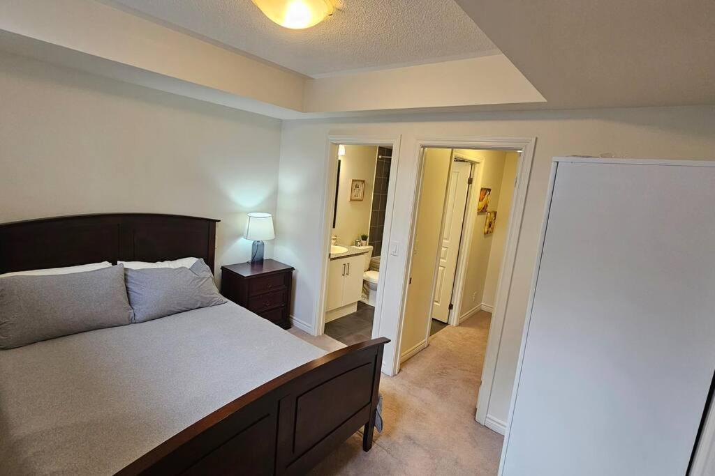 Entire 2 Bedroom Townhouse In Toronto! * Toronto