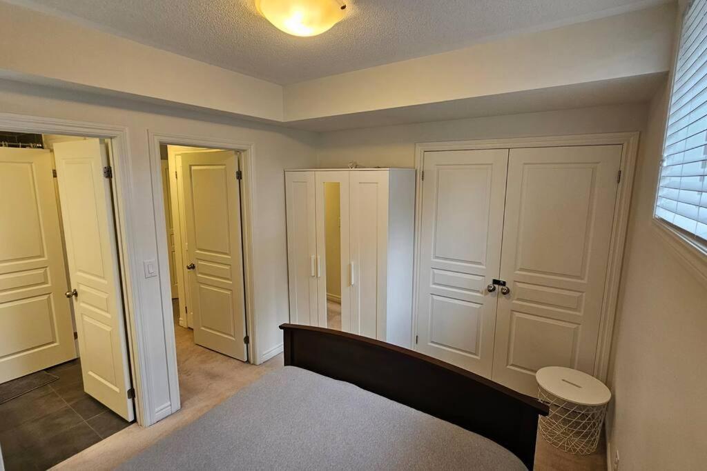 Entire 2 Bedroom Townhouse In Toronto! *