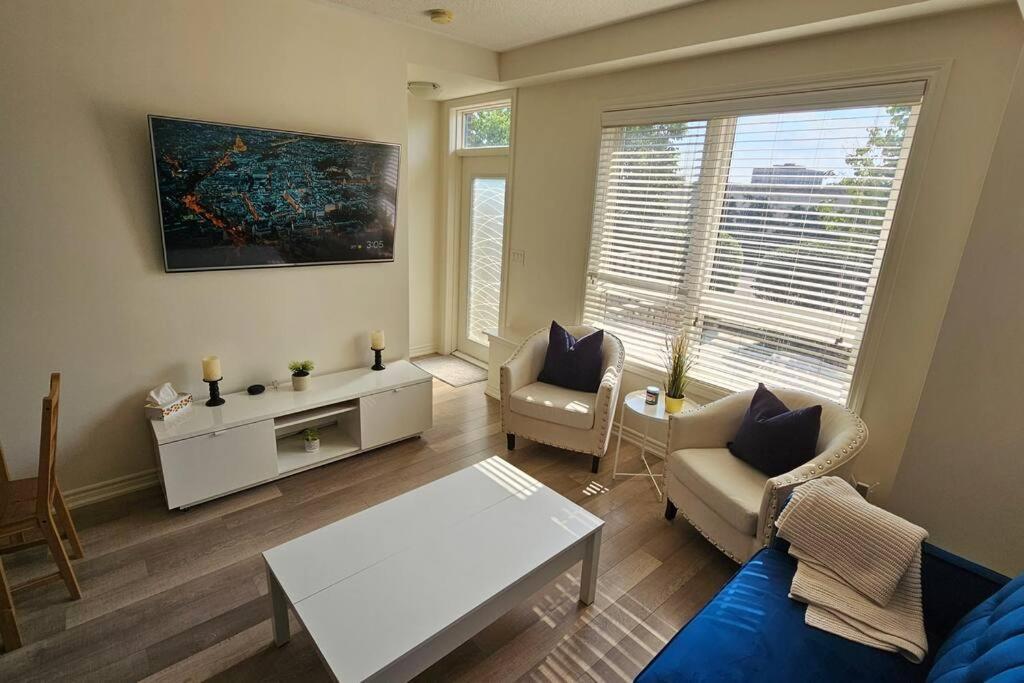 Entire 2 Bedroom Townhouse In Toronto! Apartment *