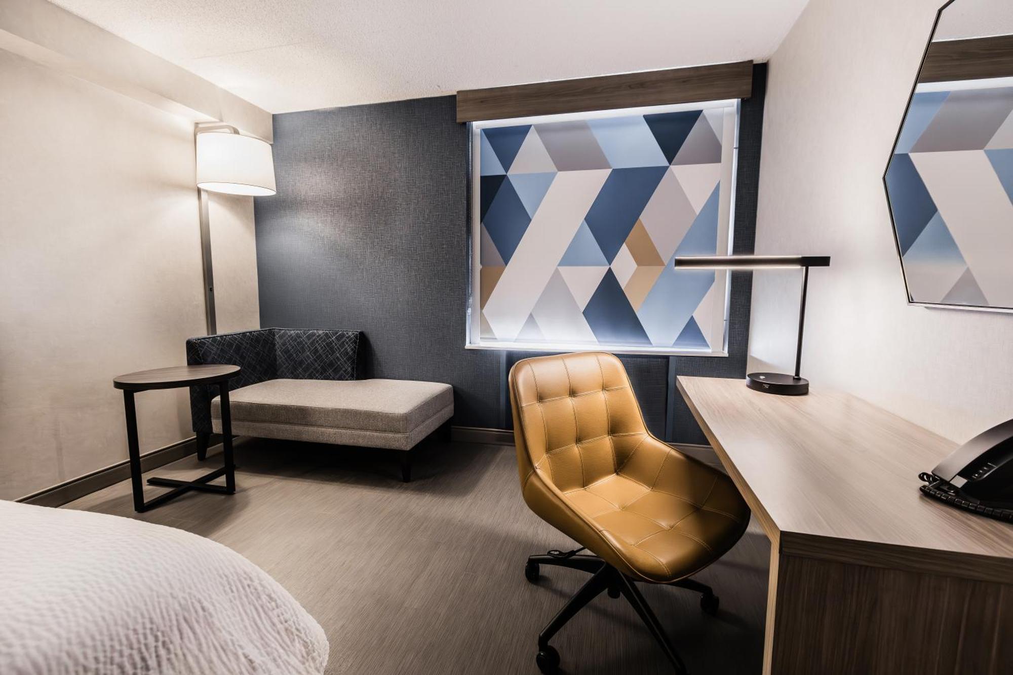 Hotel Express Toronto-north York By Ihg