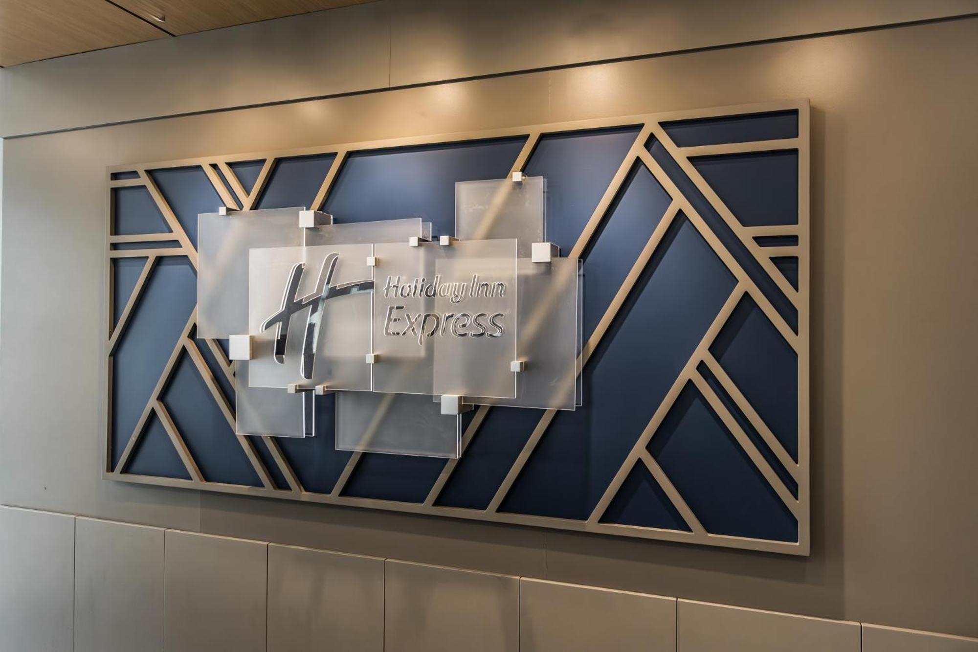 Hotel Express Toronto-north York By Ihg Toronto