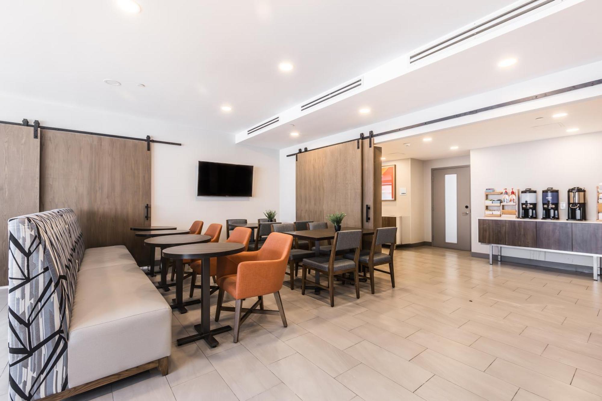 Hotel Express Toronto-north York By Ihg Toronto