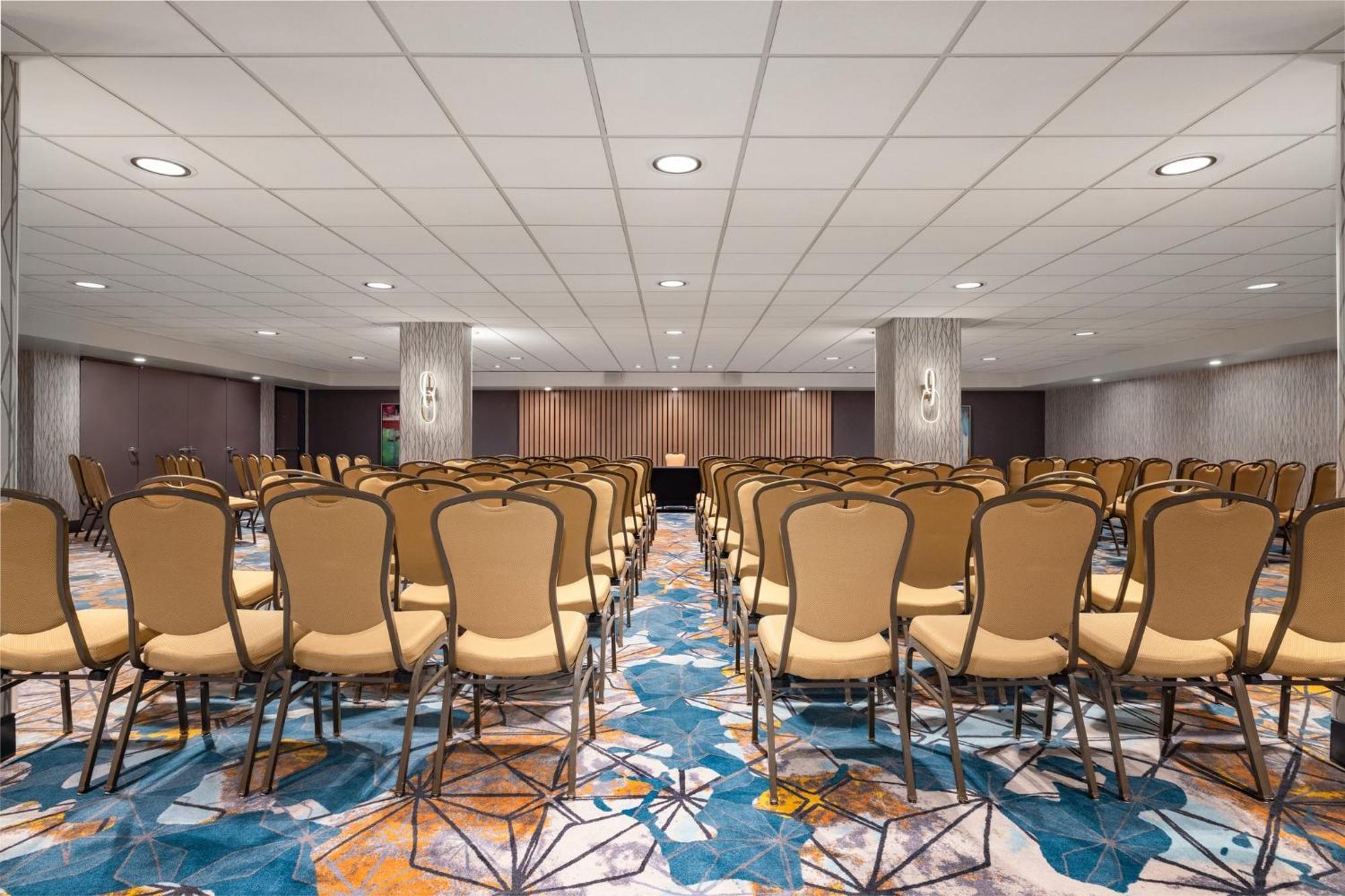 Downtown Centre By Ihg 4* Toronto