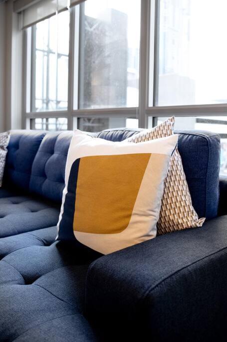 Chic 1-br Condo; Parking Included; Downtown Core Toronto