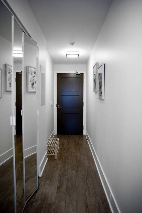 Chic 1-br Condo; Parking Included; Downtown Core *