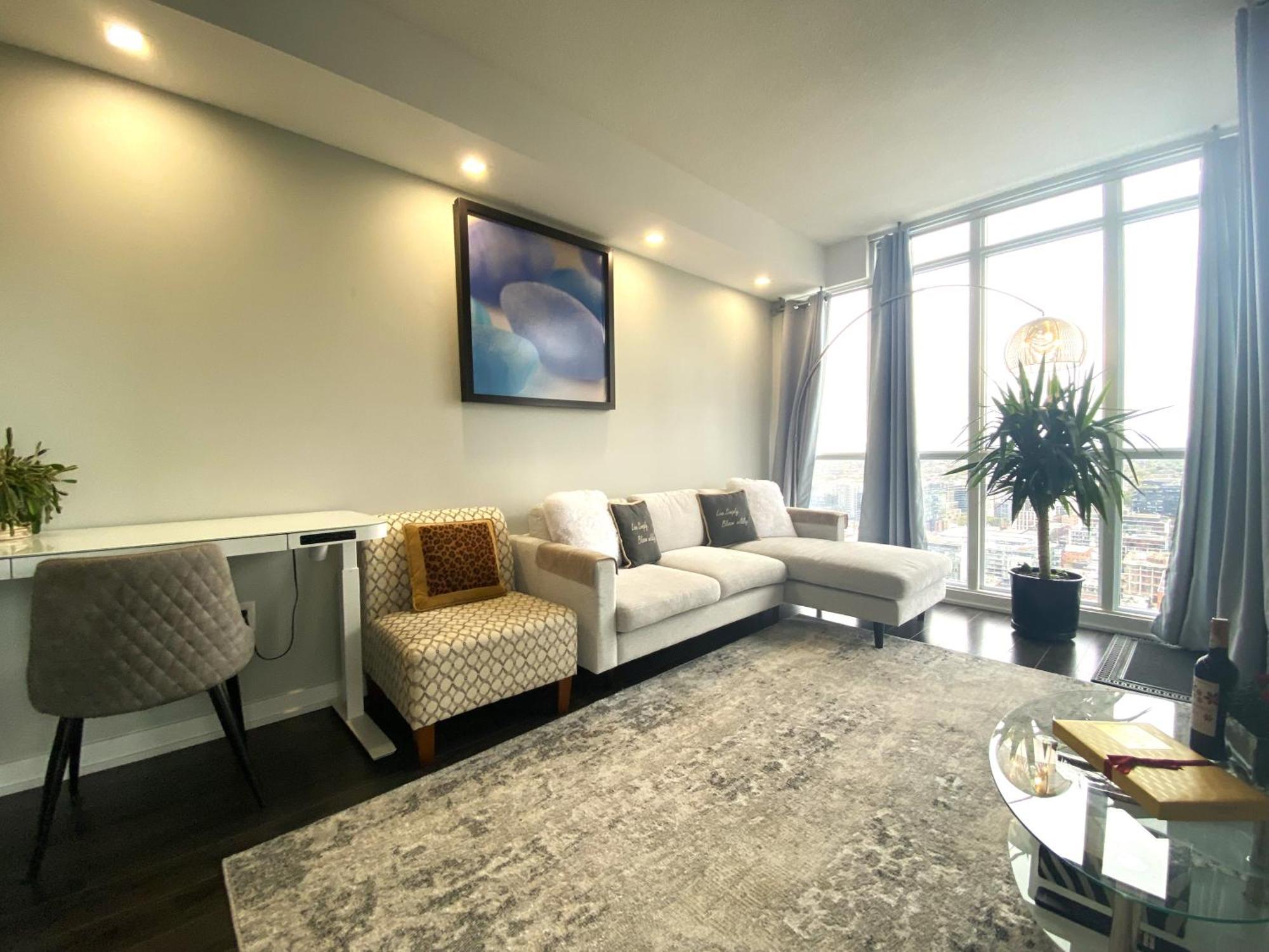 Tvhr - Luxury Condos In Heart Of Downtown Apartment