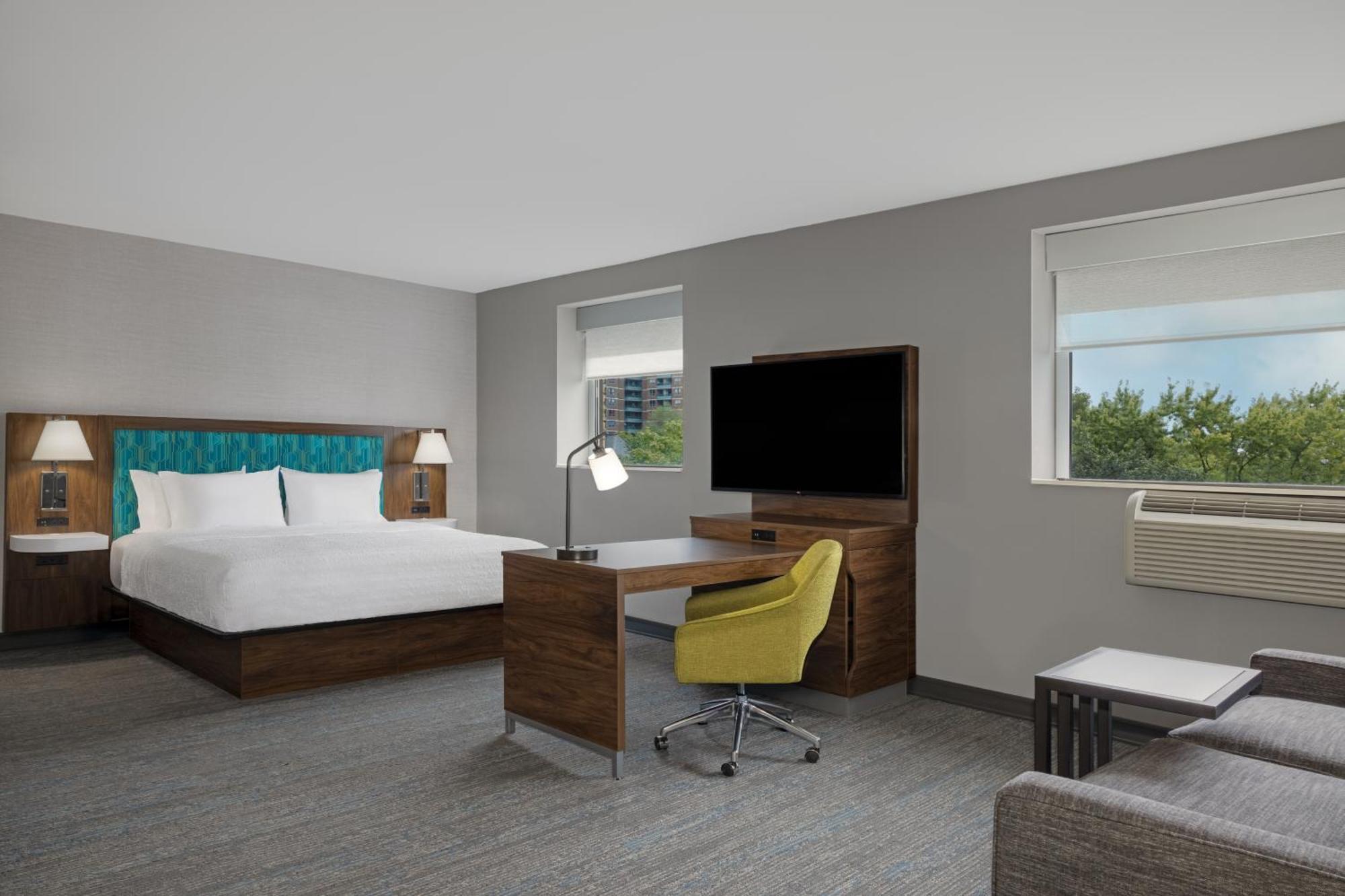 Hampton & By Hilton Downtown Hotel Toronto