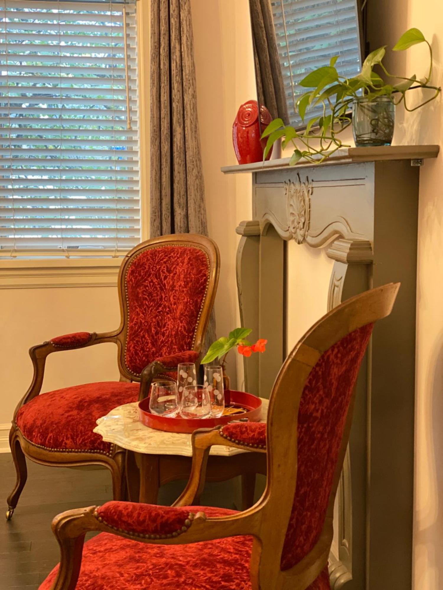 Downtown Luxury Victorian Retreat Guest house Toronto