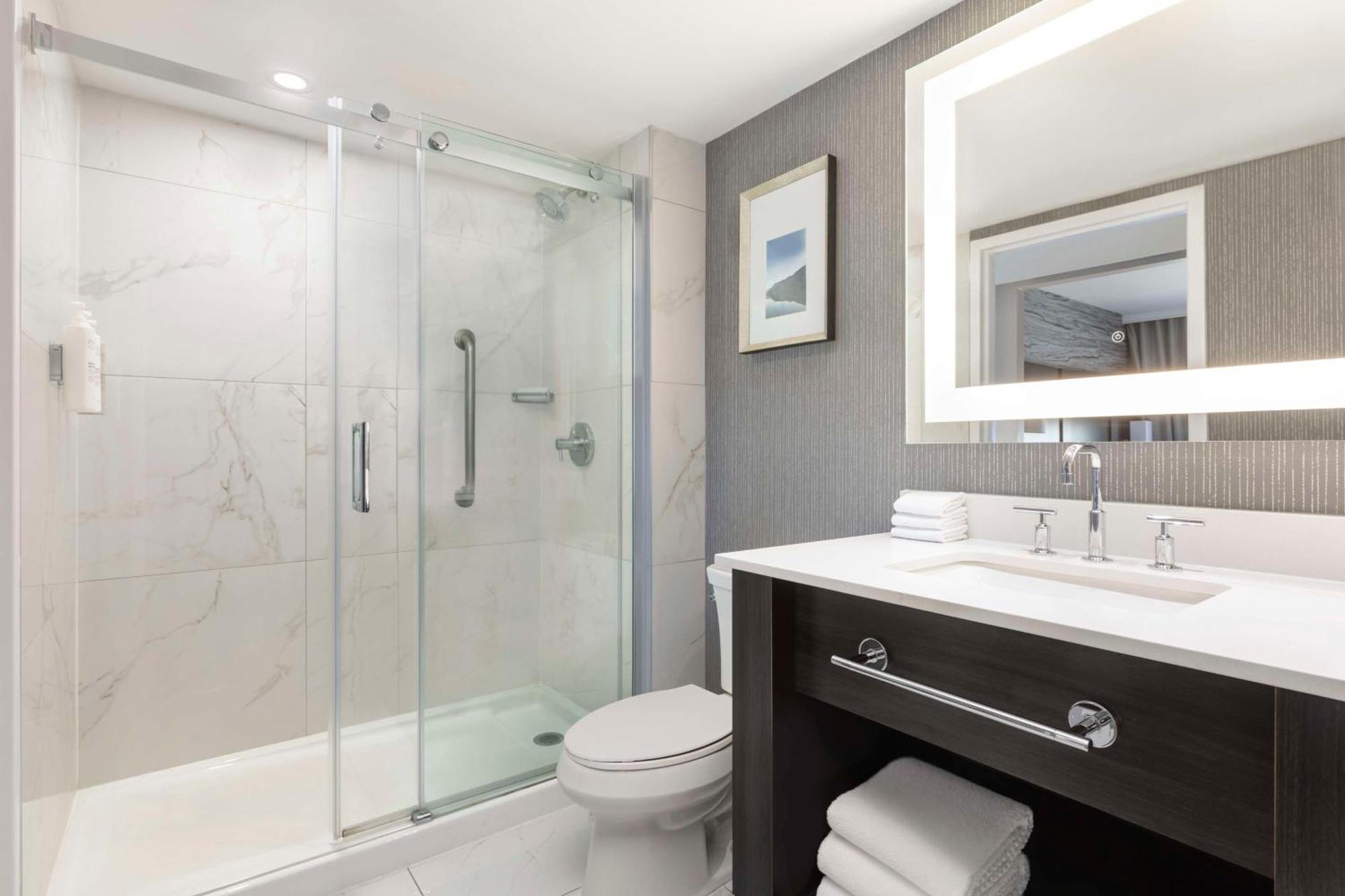 Embassy By Hilton Airport 4* Toronto