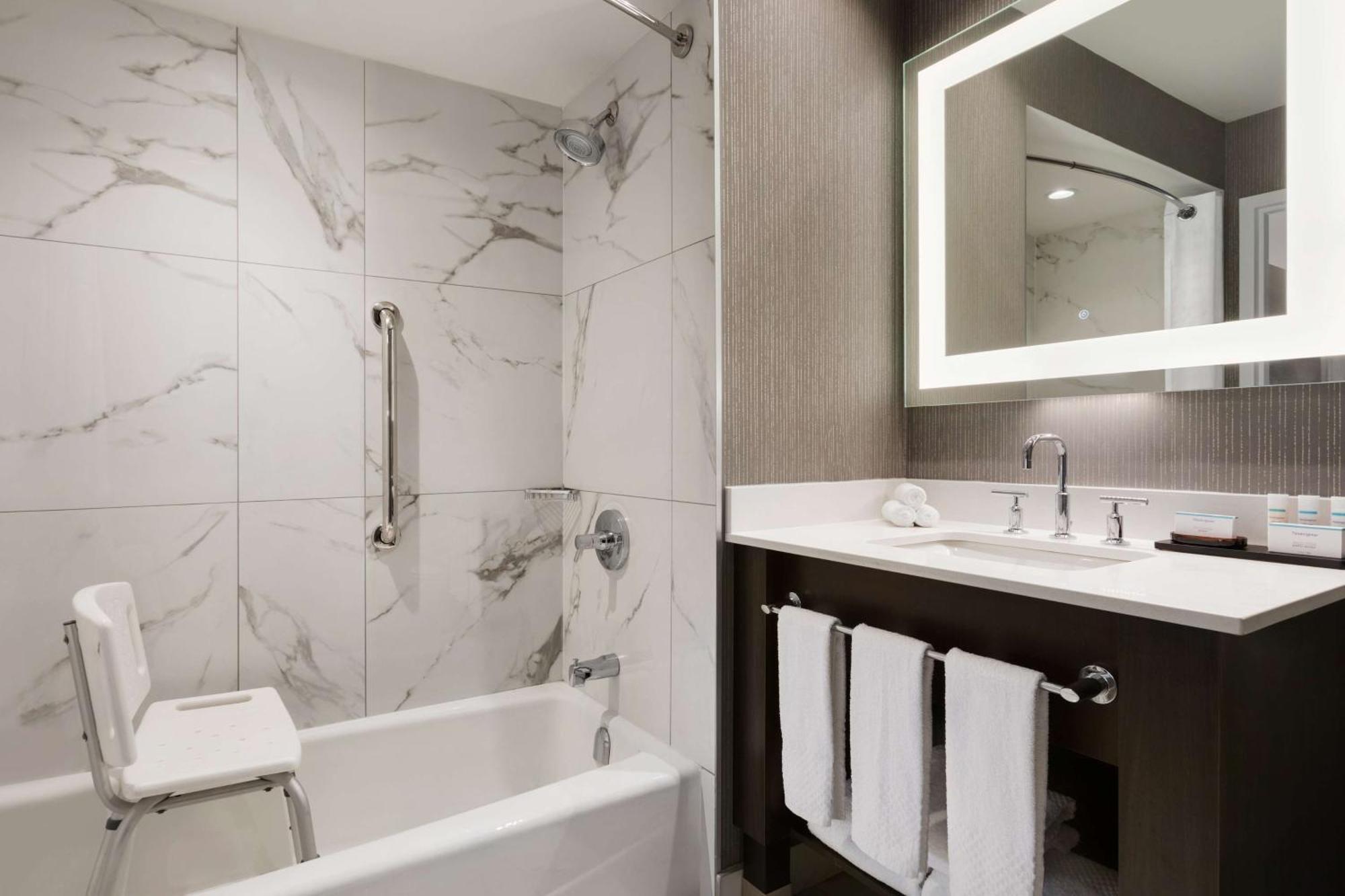 Embassy By Hilton Airport 4*