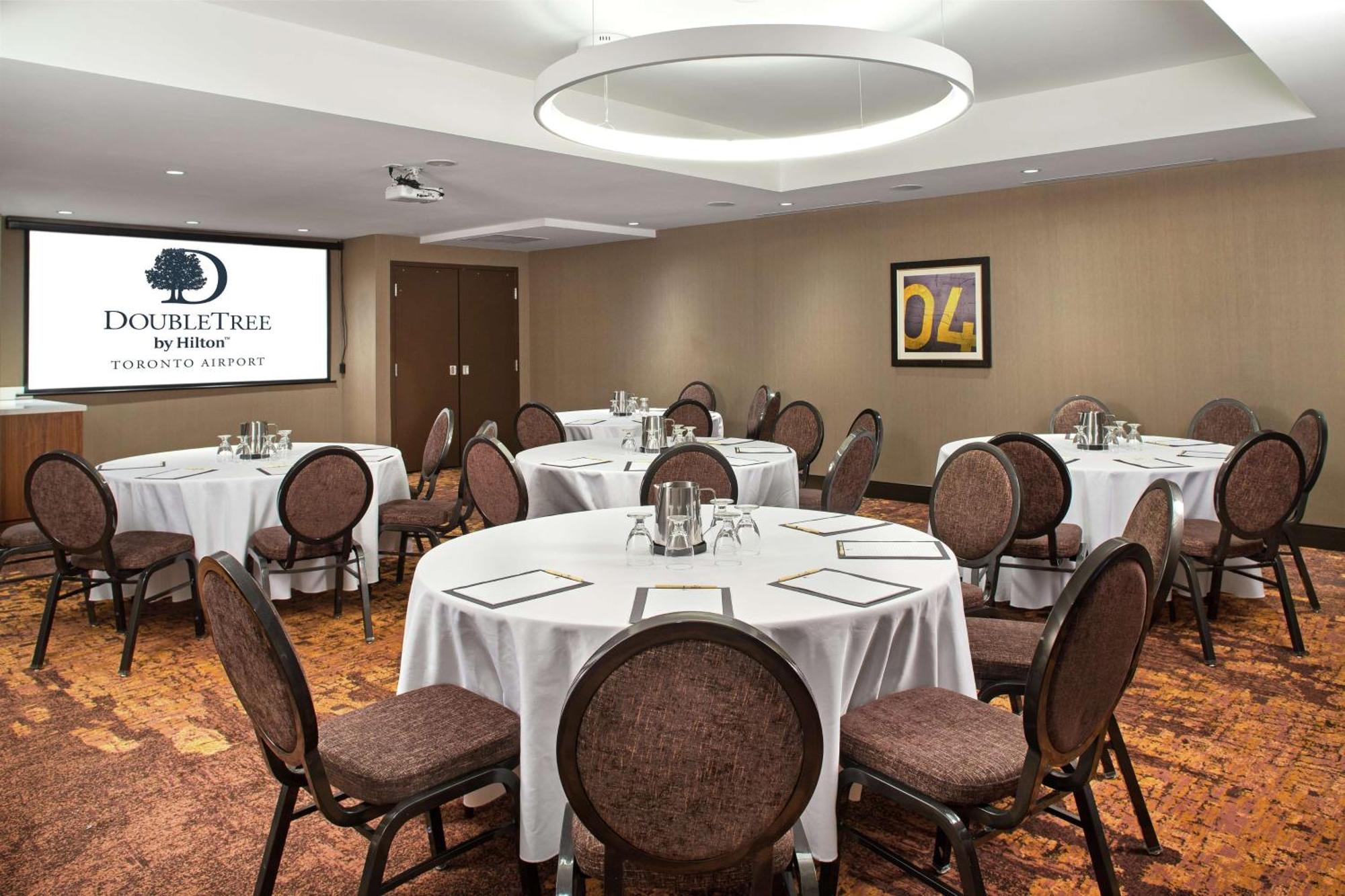 Hotel Doubletree By Hilton Airport, On Toronto