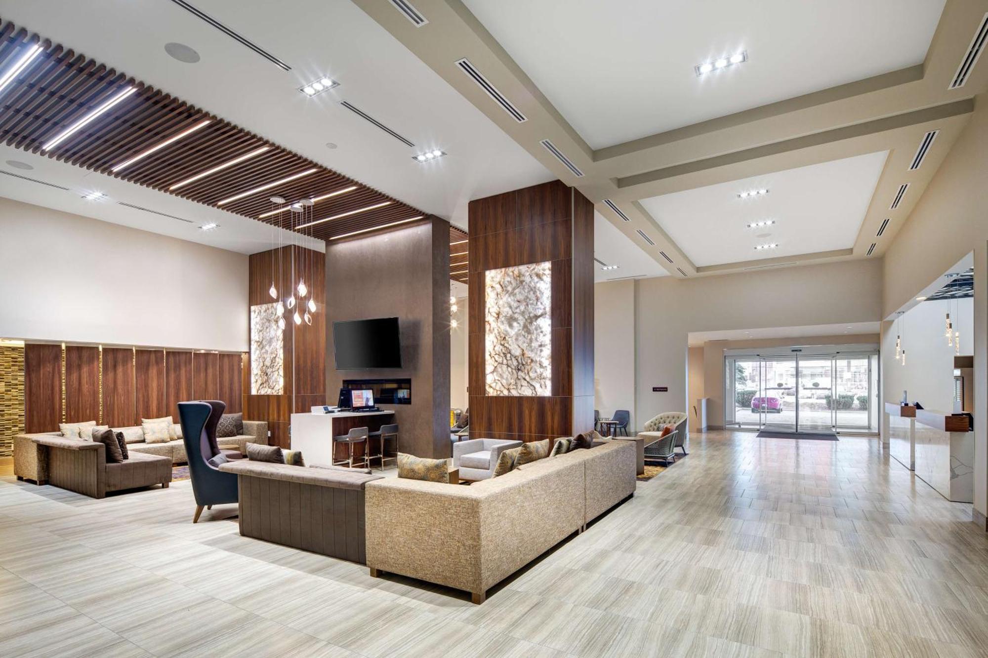 Doubletree By Hilton Airport, On Hotel