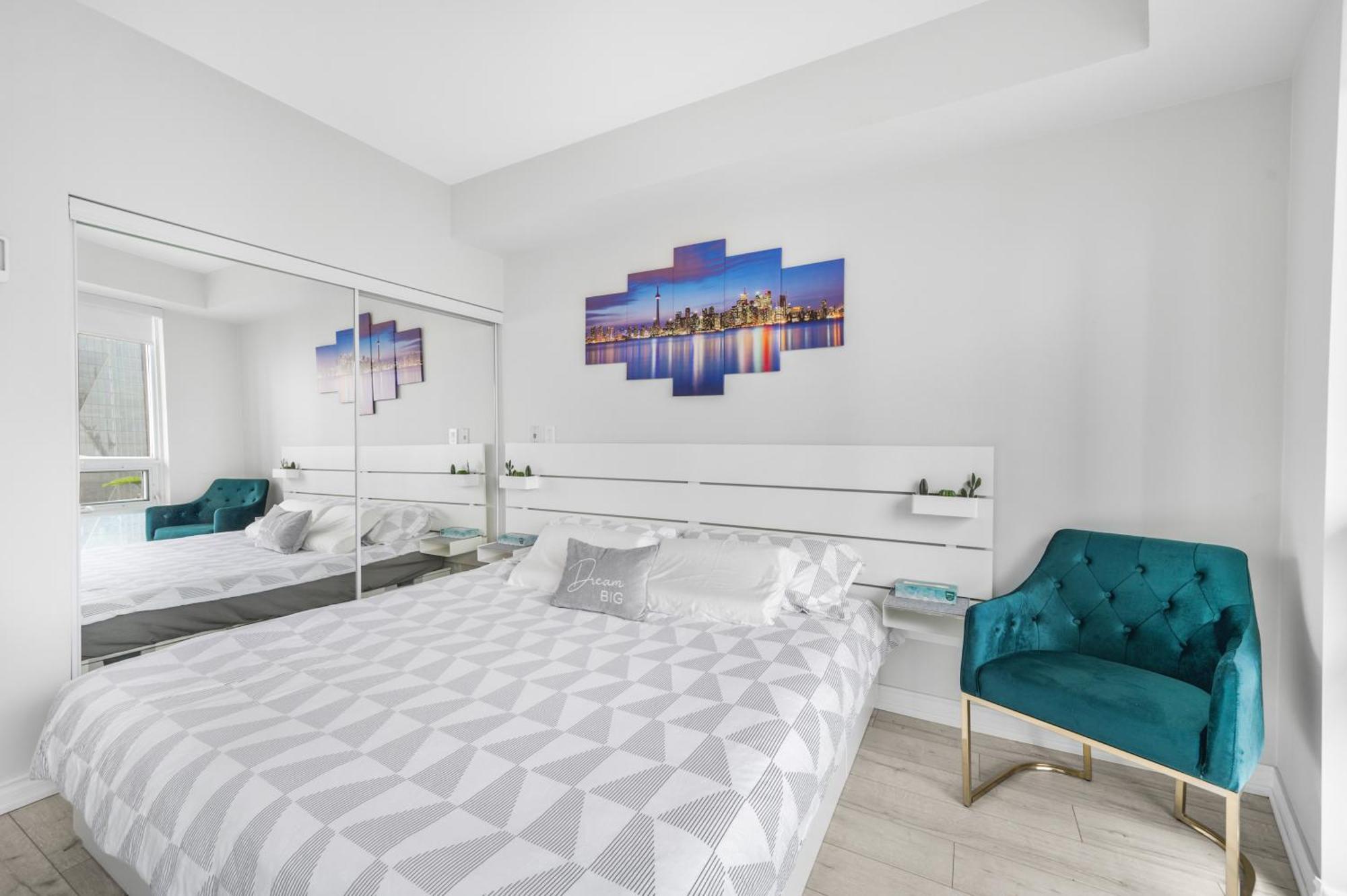 Luxury Downtown 2 Bedroom With And Views And Free Parking Apartment Toronto