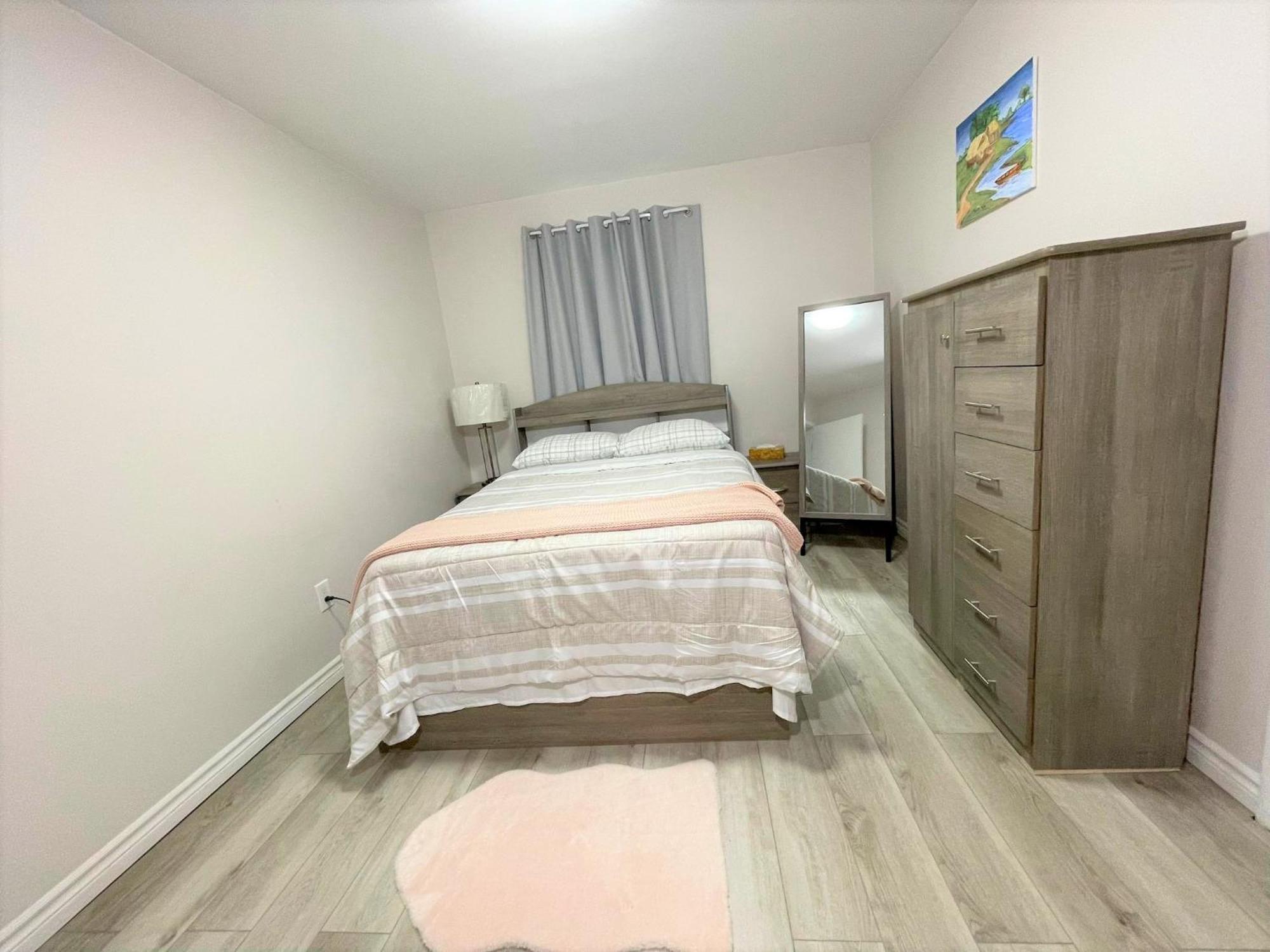 Luxurious Cozy House In Bluffs With Lake View Holiday home Toronto